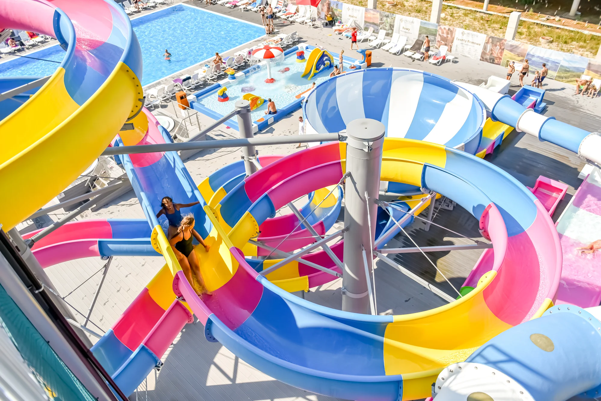 Jelenia Góra: zážitkový resort s aquaparkem i animačním programem, bydlení v moderních domcích