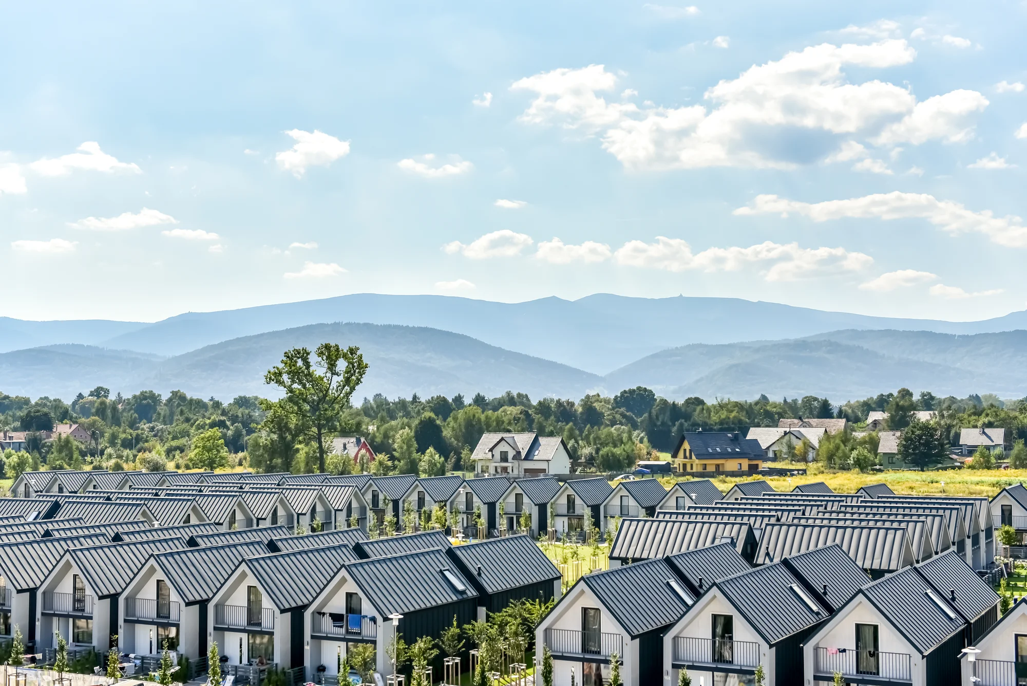 Jelenia Góra: zážitkový resort s aquaparkem i animačním programem, bydlení v moderních domcích