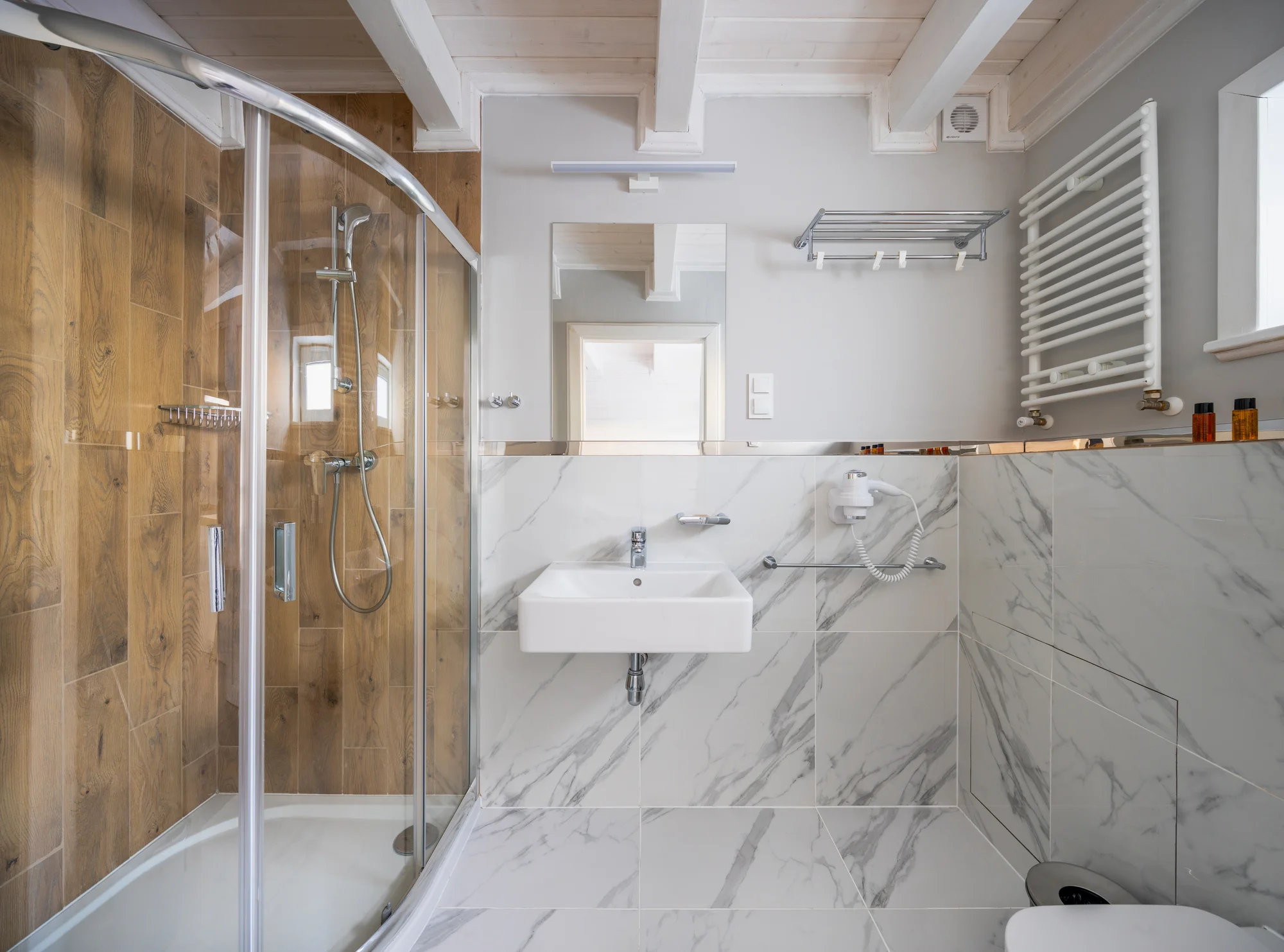 Jelenia Góra: zážitkový resort s aquaparkem i animačním programem, bydlení v moderních domcích
