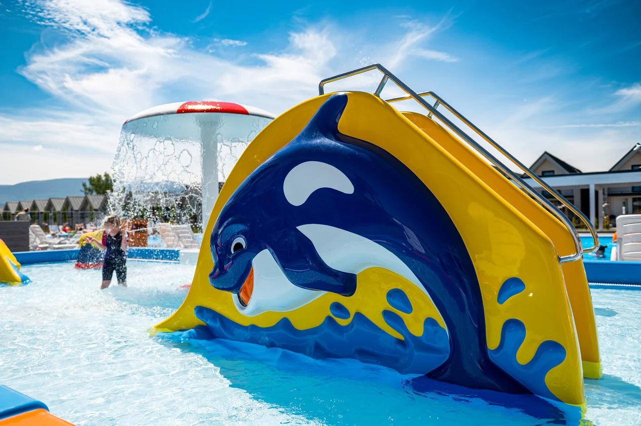 Jelenia Góra: zážitkový resort s aquaparkem i animačním programem, bydlení v moderních domcích