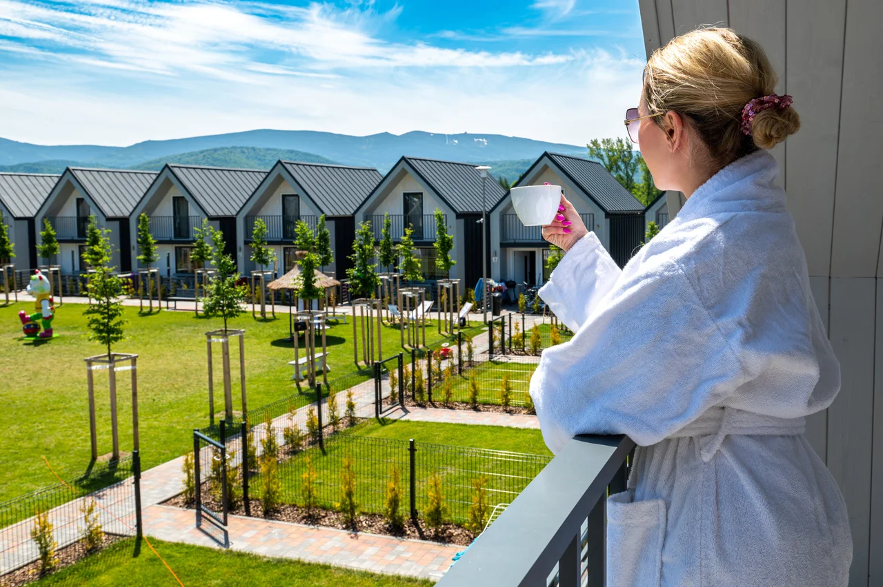 Jelenia Góra: zážitkový resort s aquaparkem i animačním programem, bydlení v moderních domcích