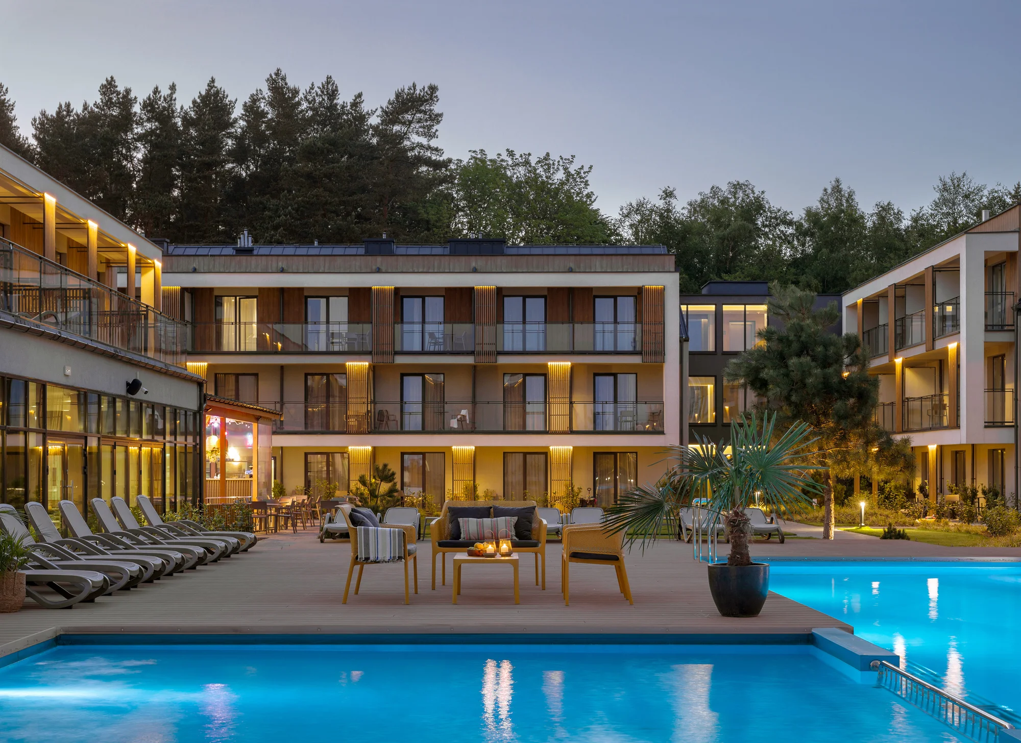 Dovolená u Baltu pro páry i rodiny: moderní resort s wellness, bazénem a jídlem, 5 min. od pláže