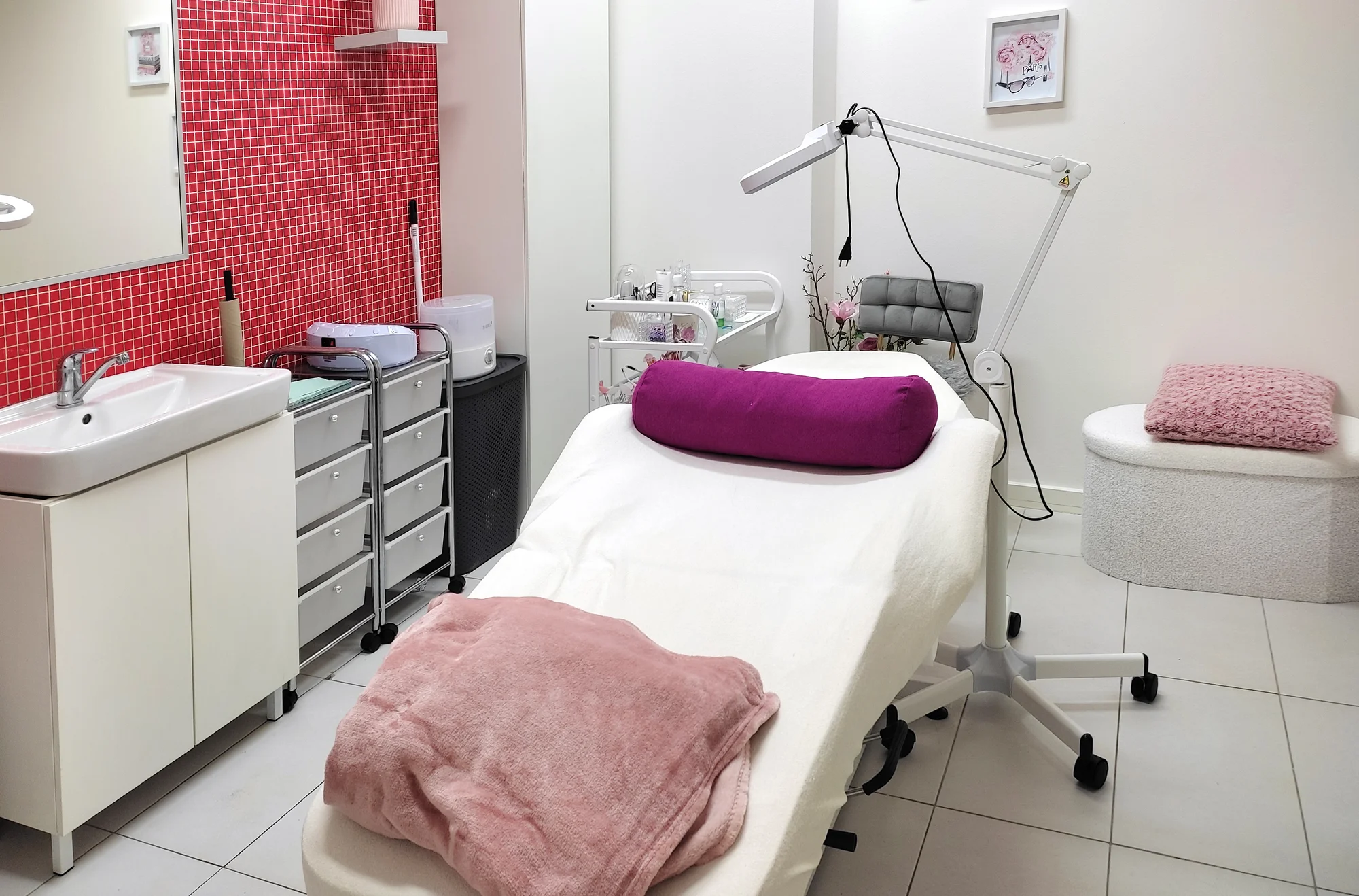 Kosmetické ošetření pleti: peeling, ultrazvuková špachtle i masáž obličeje