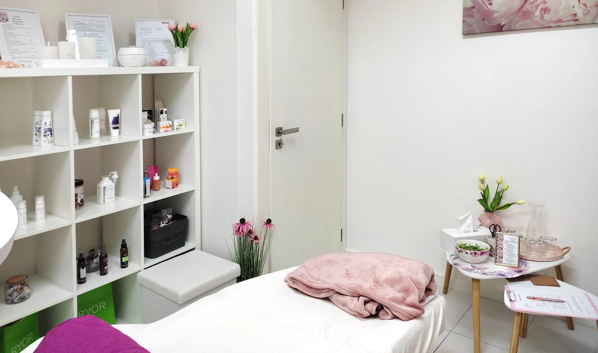 Kosmetické ošetření pleti: peeling, ultrazvuková špachtle i masáž obličeje