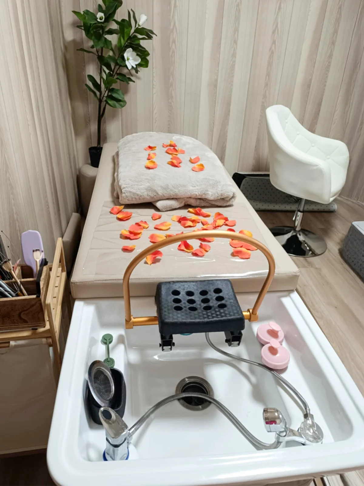 Japonský rituál head spa: aromaterapie, antistresová masáž, očista pokožky hlavy i podpora zdraví vlasů