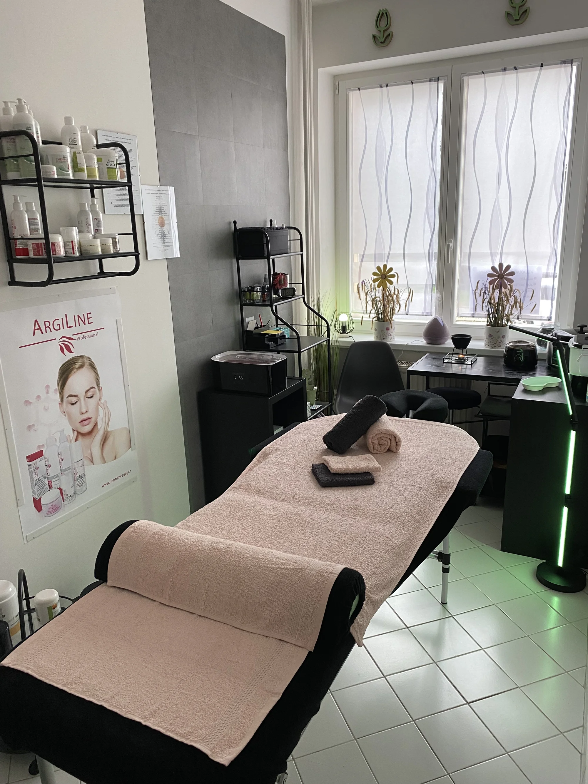 Antioxidační kosmetické ošetření Rose Hip Queen i úprava obočí a barvení řas