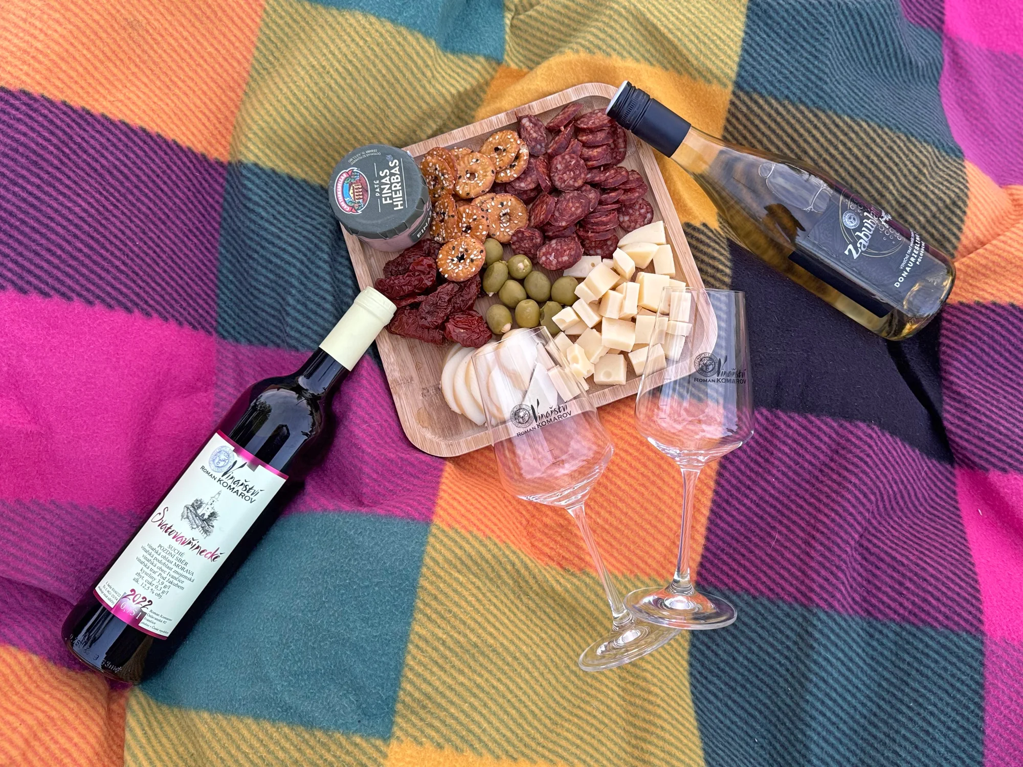 Degustace vín a romantický piknik ve vinici na jižní Moravě pro 2 osoby