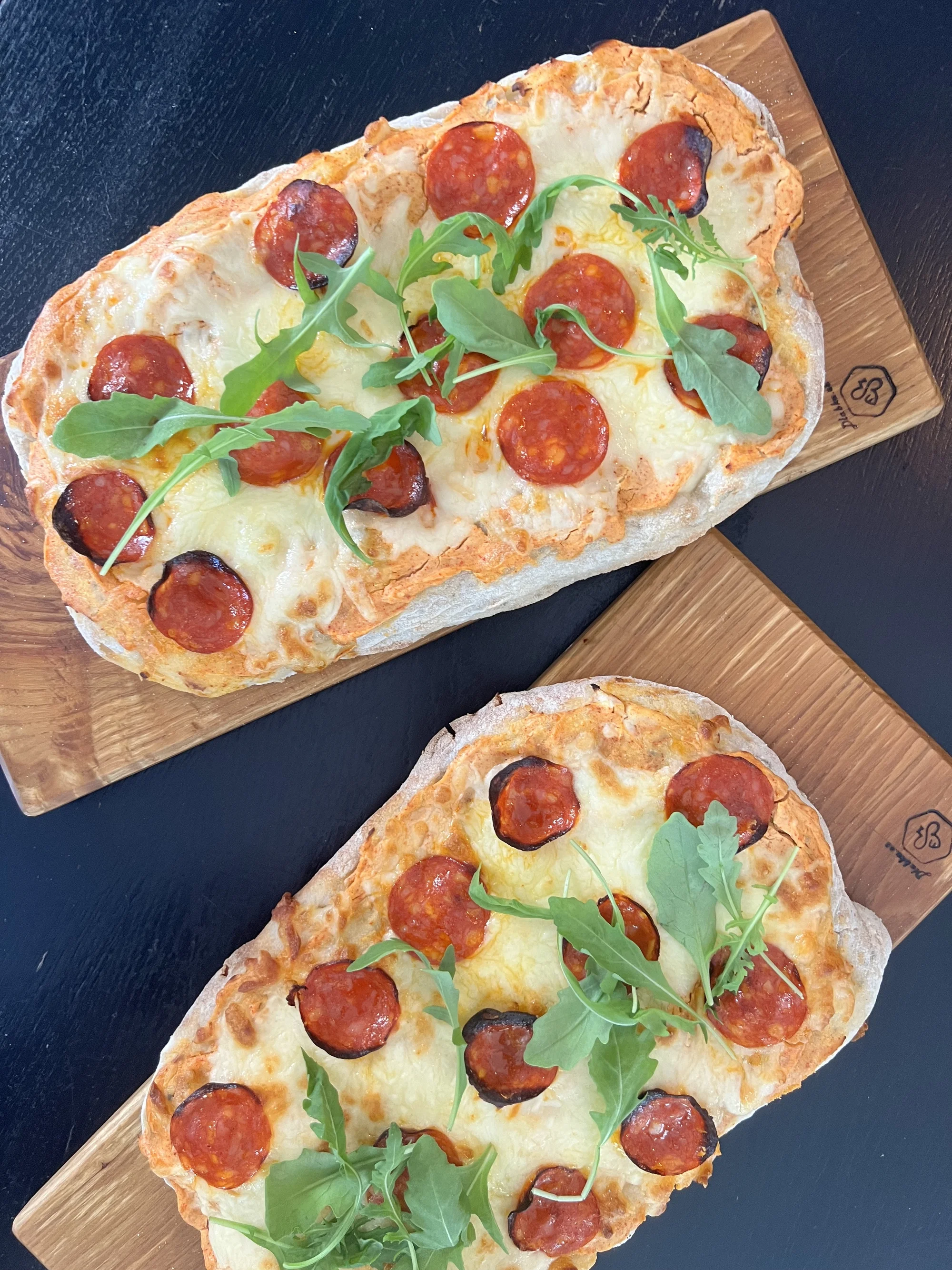 Jídlo dle výběru pro dvě osoby v tapas restauraci: carpaccio, tatarák i pinsa