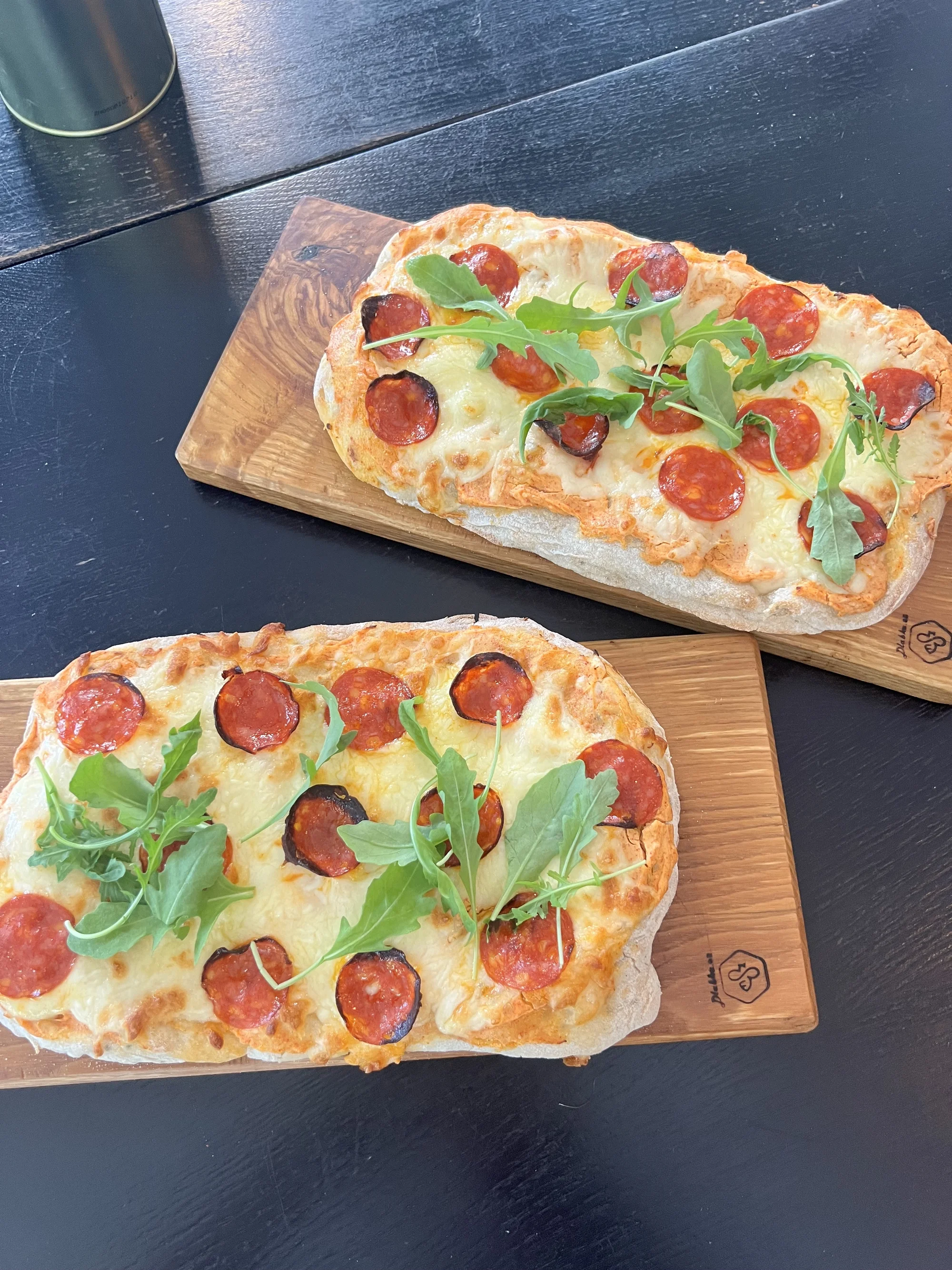 Jídlo dle výběru pro dvě osoby v tapas restauraci: carpaccio, tatarák i pinsa