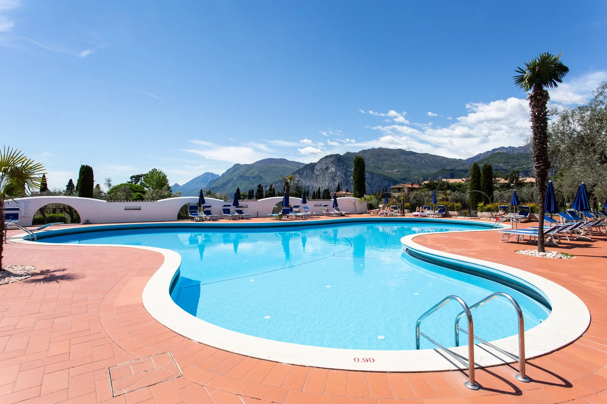 Dovolená u jezera Garda: 3* hotelový komplex se snídaní, tenis, vodní sporty i turistika