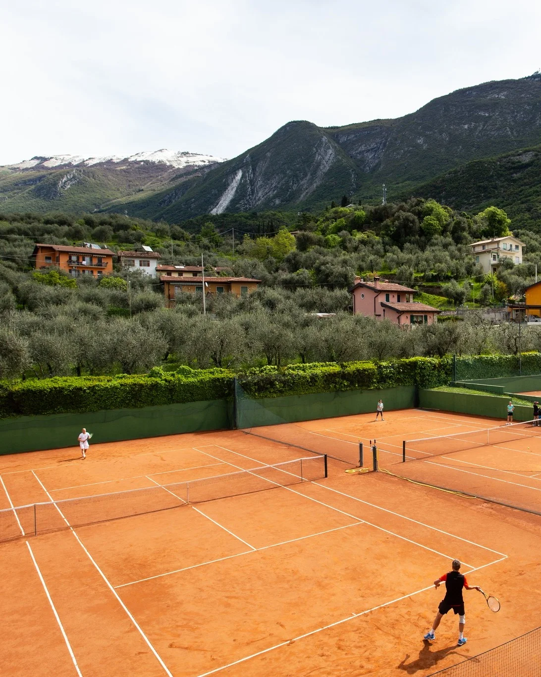 Dovolená u jezera Garda: 3* hotelový komplex se snídaní, tenis, vodní sporty i turistika