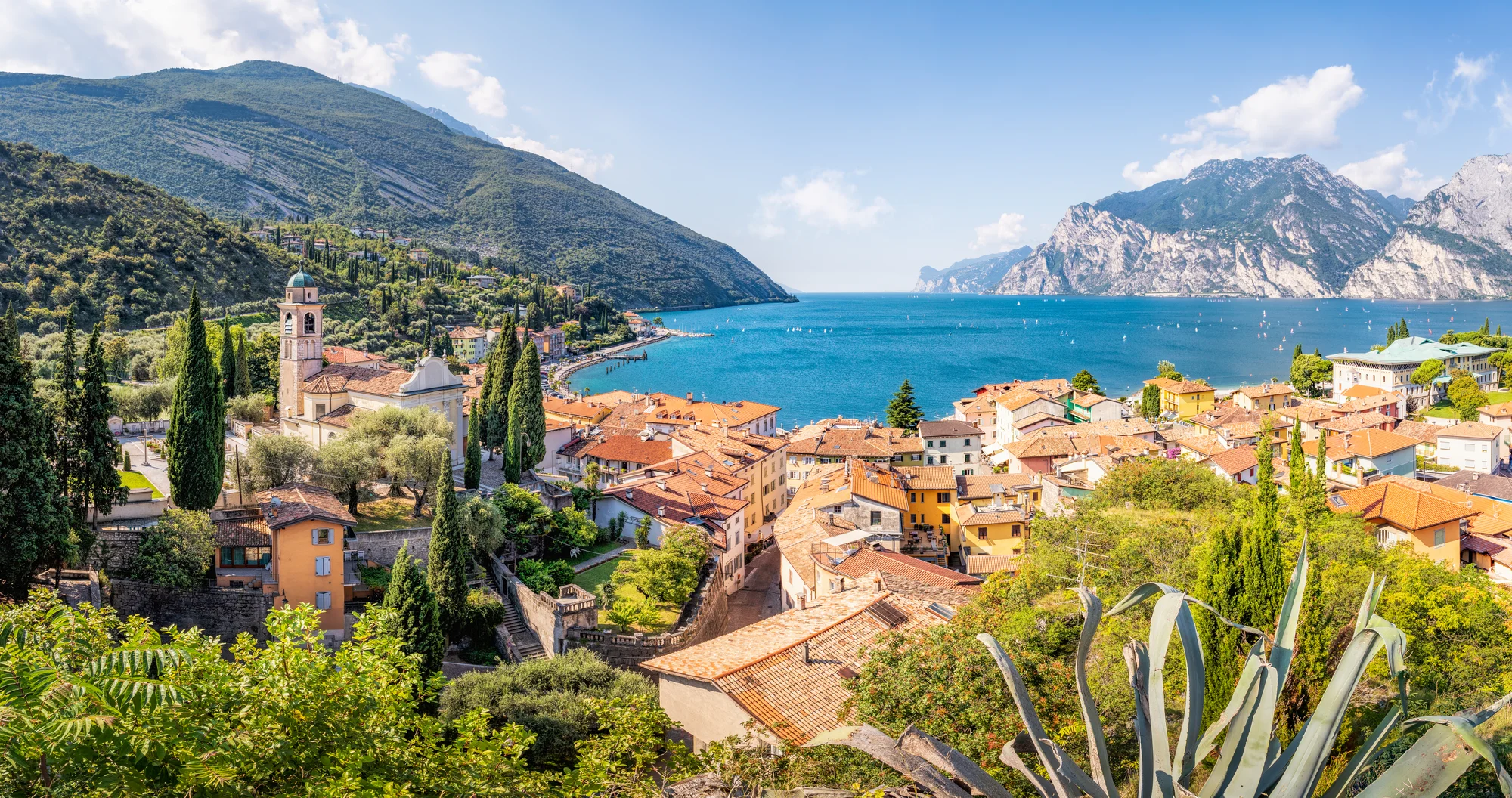 Dovolená u jezera Garda: 3* hotelový komplex se snídaní, tenis, vodní sporty i turistika