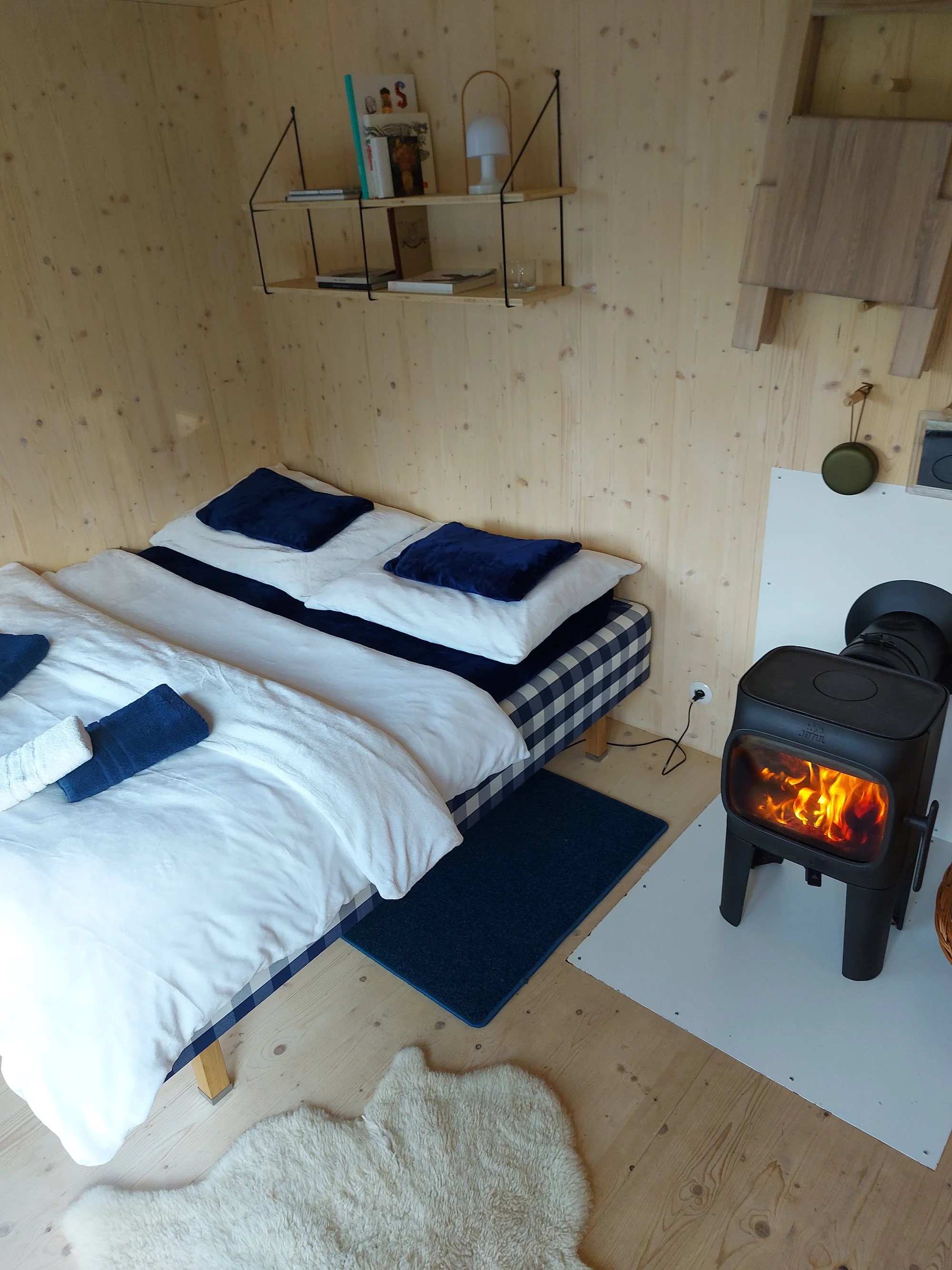 Tiny house na Sázavě: cedrová sauna, možnost snídaní i grilování