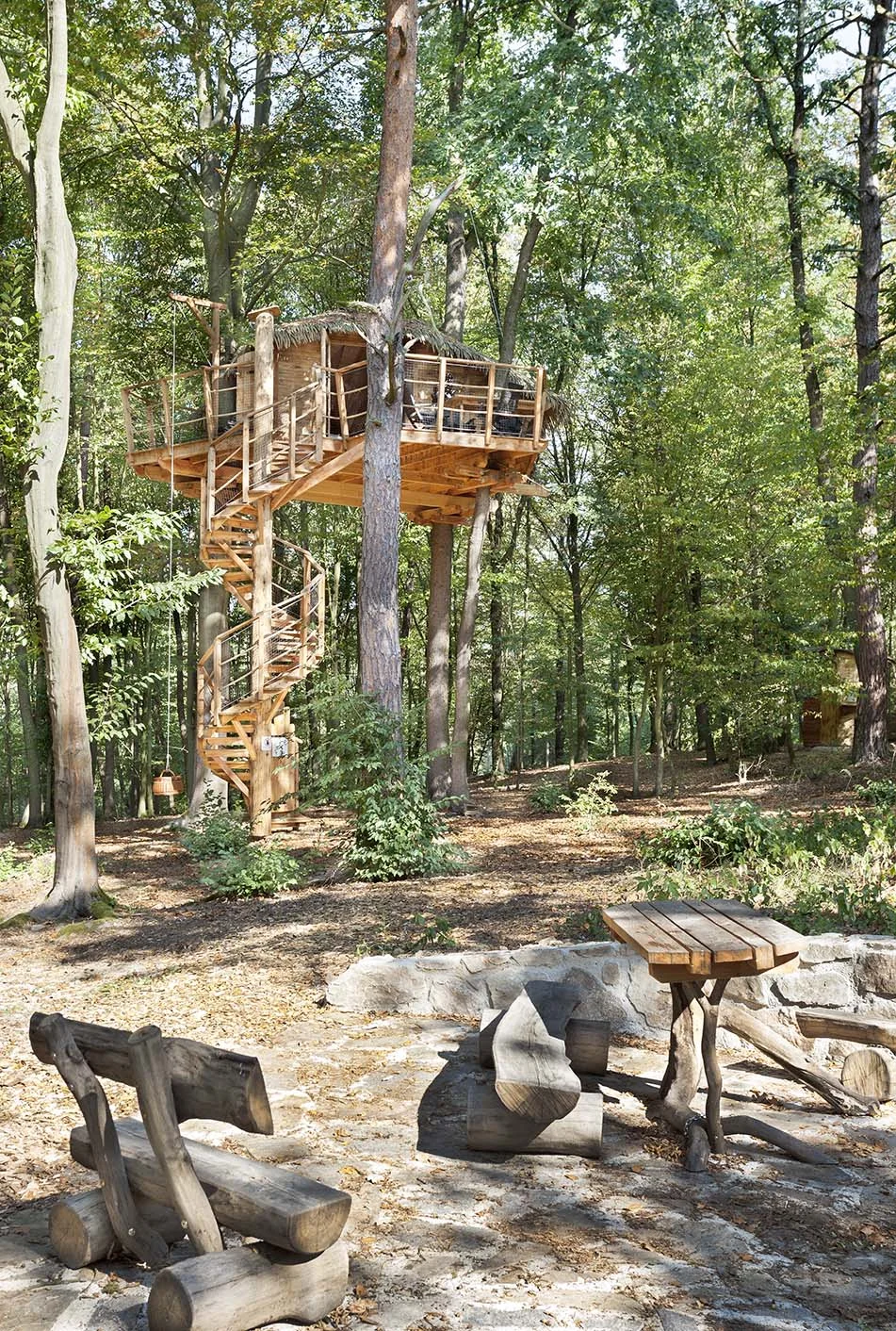 Romantický treehouse na Sázavě: plný minibar, možnost snídaně a božský výhled