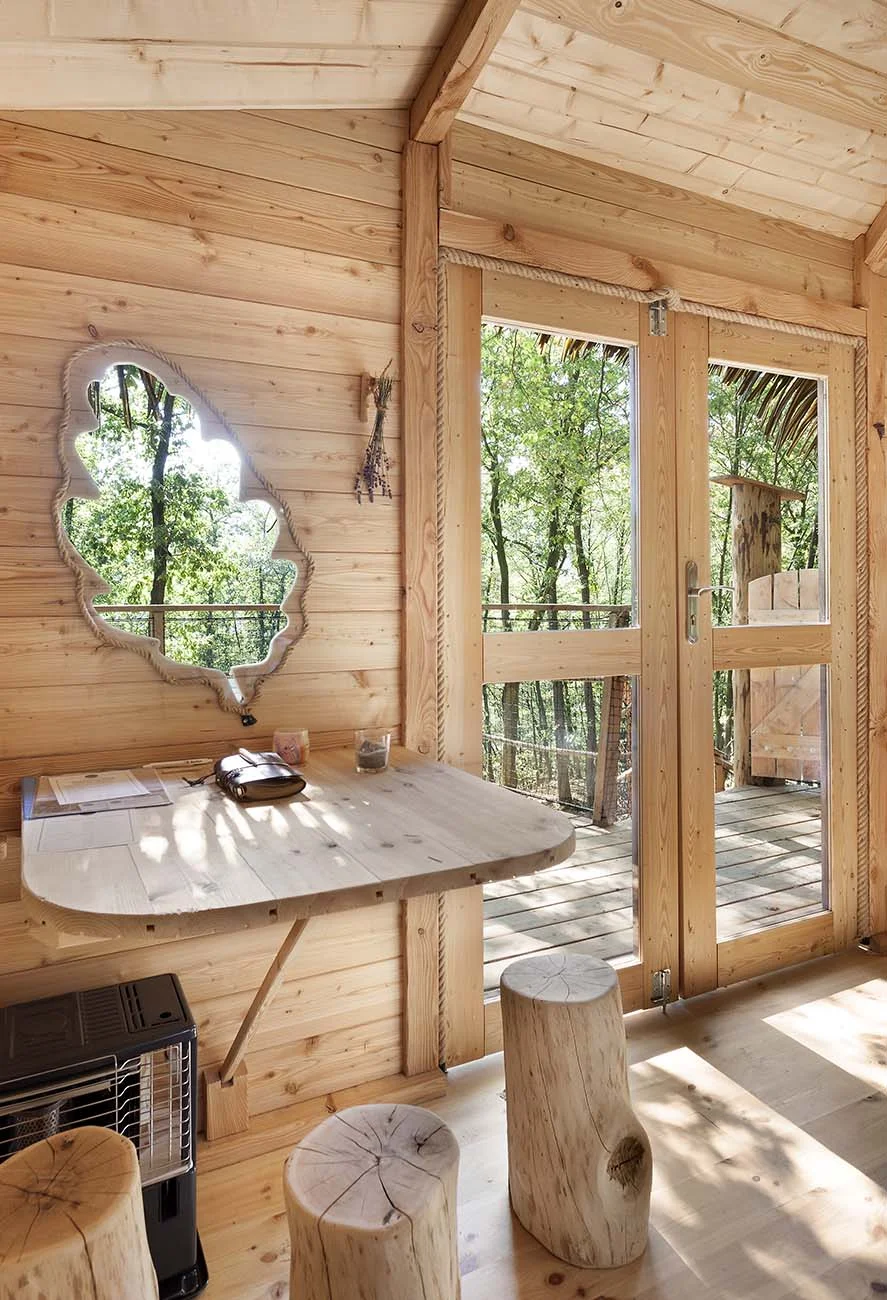 Romantický treehouse na Sázavě: plný minibar, možnost snídaně a božský výhled