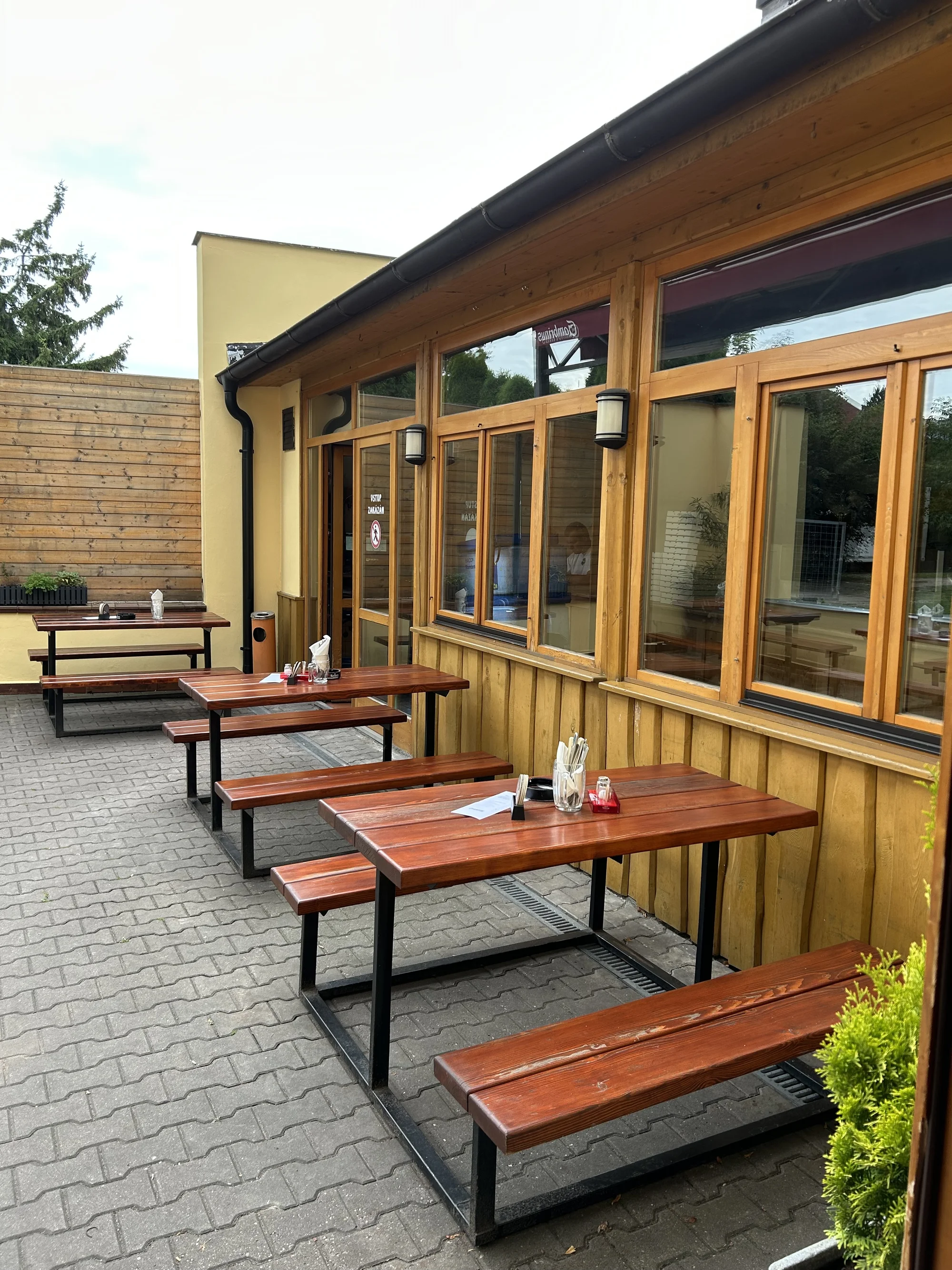 Luxusní Garage Burger, cibulové kroužky, BBQ omáčka a cola pro 1 nebo 2 osoby