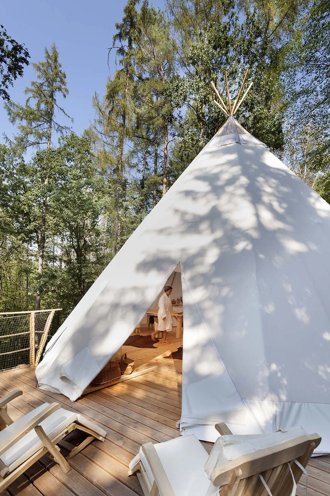 Relax v Posázaví: luxusní teepee se saunou, koupacím sudem i možností snídaně