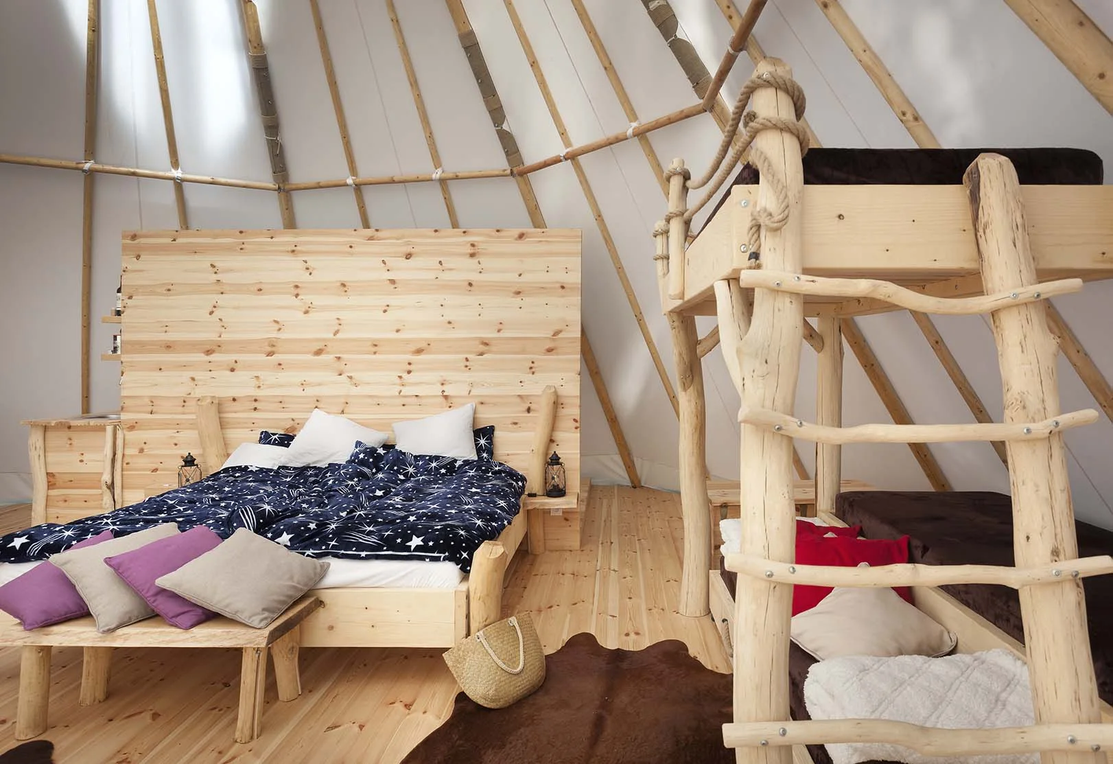 Relax v Posázaví: luxusní teepee se saunou, koupacím sudem i možností snídaně