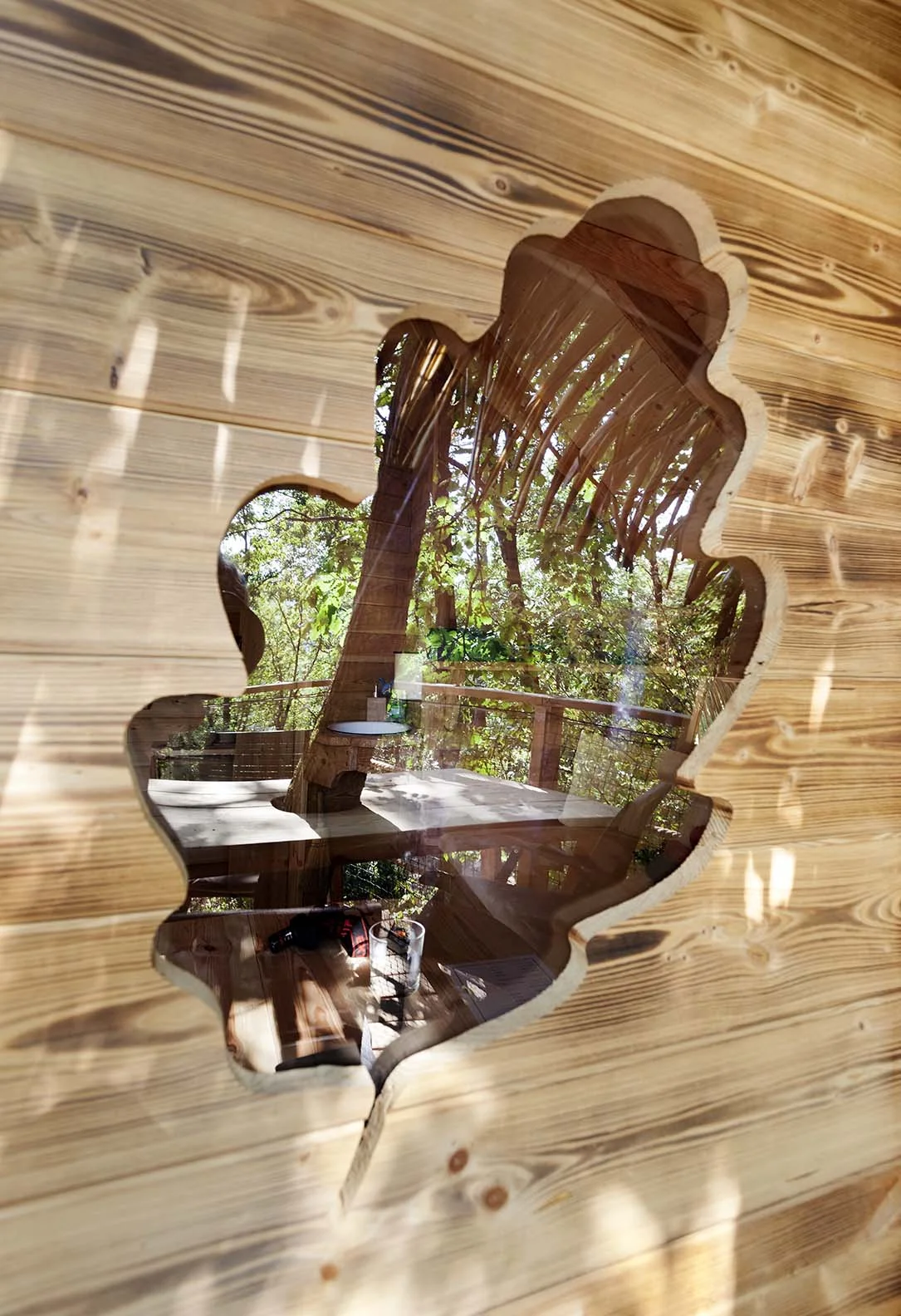 Romantický treehouse na Sázavě: plný minibar, možnost snídaně a božský výhled