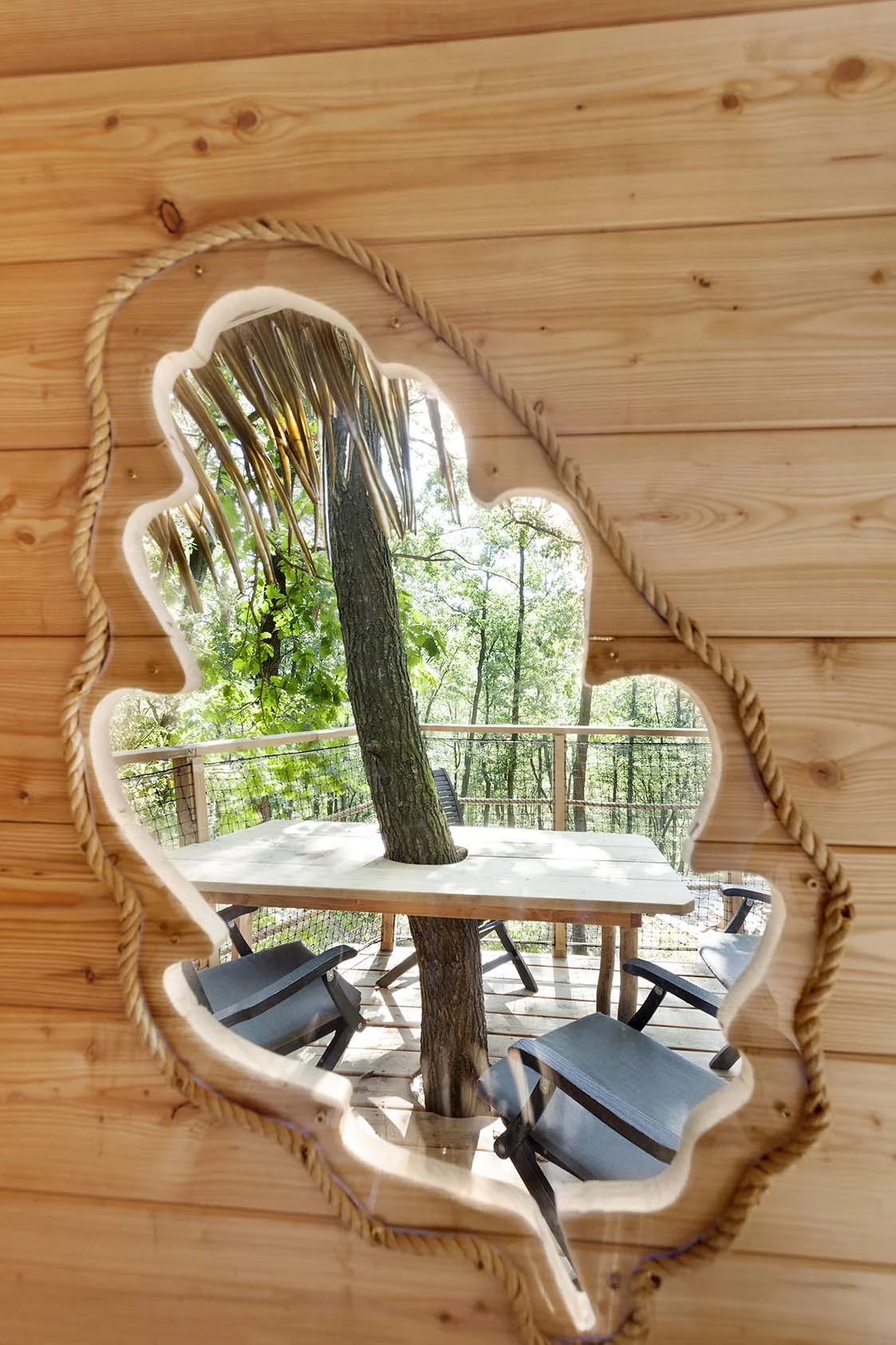 Romantický treehouse na Sázavě: plný minibar, možnost snídaně a božský výhled