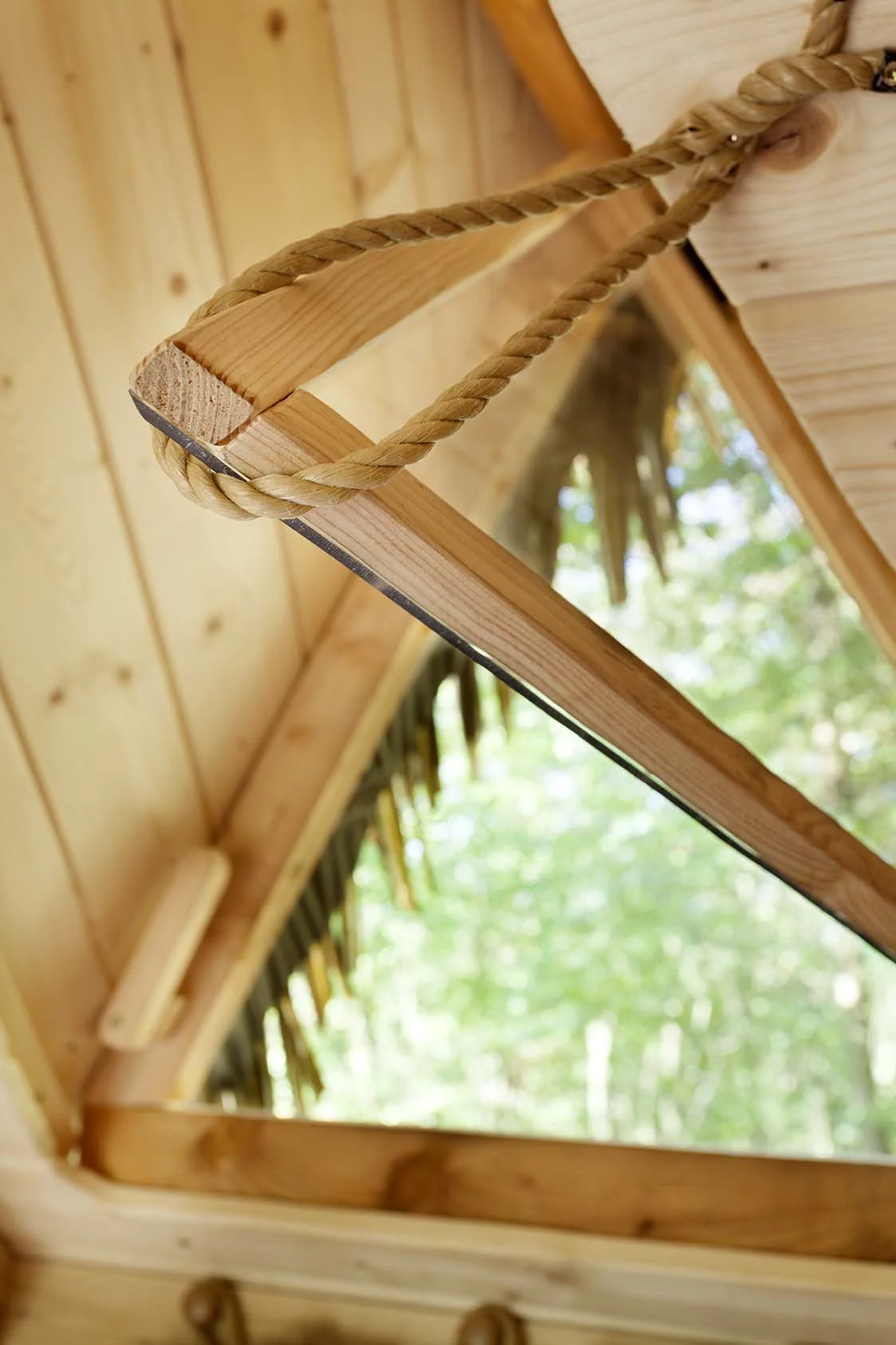 Romantický treehouse na Sázavě: plný minibar, možnost snídaně a božský výhled