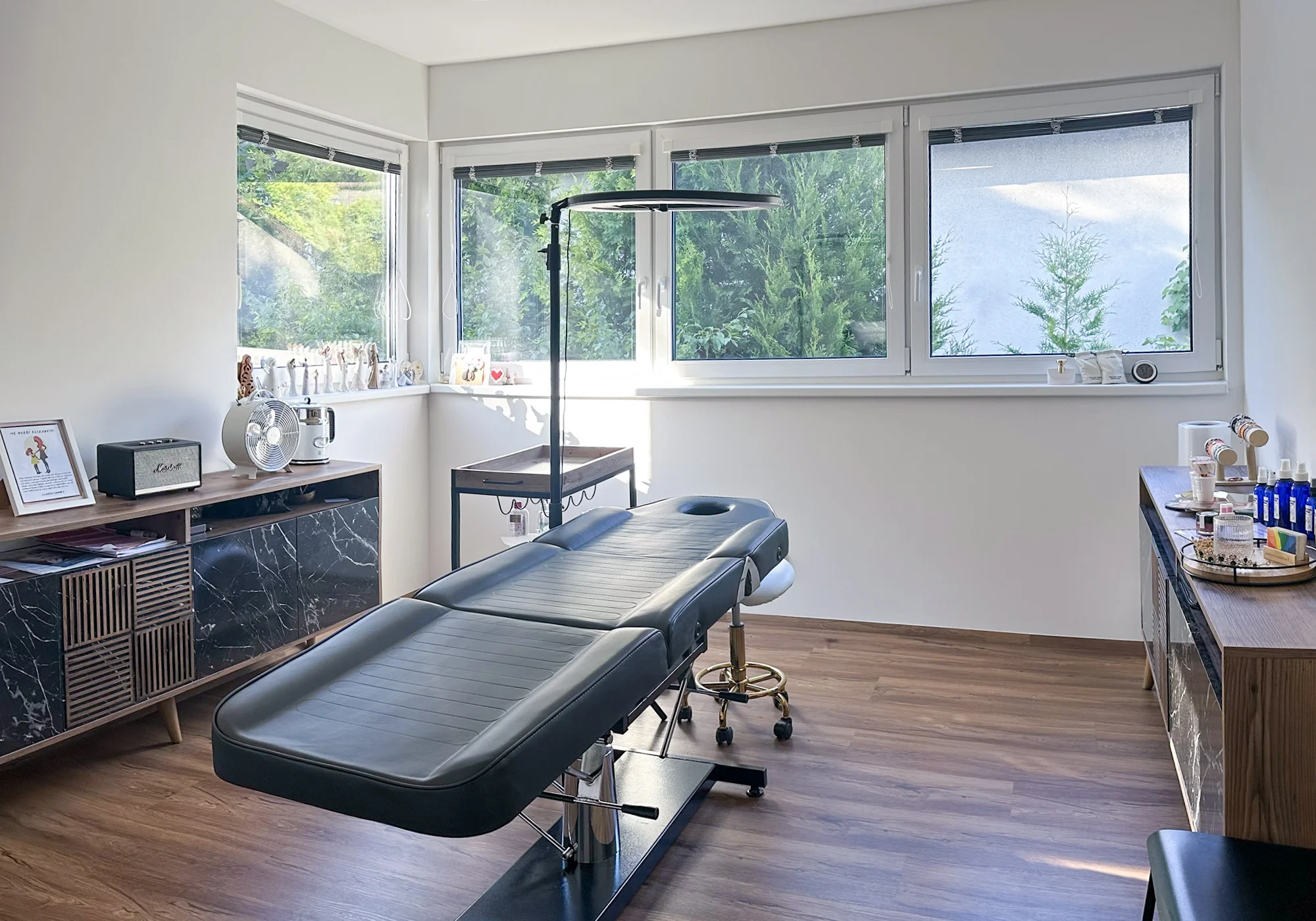 Permanentní make-up: rty nebo microblading či shading obočí vč. péče