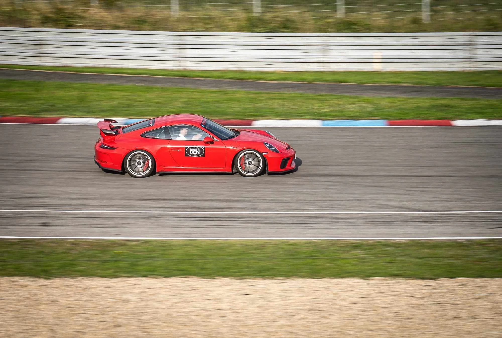 Jízda na závodním okruhu v Třinci, Brně či Mostě v legendárním voze Porsche: 1–5 kol