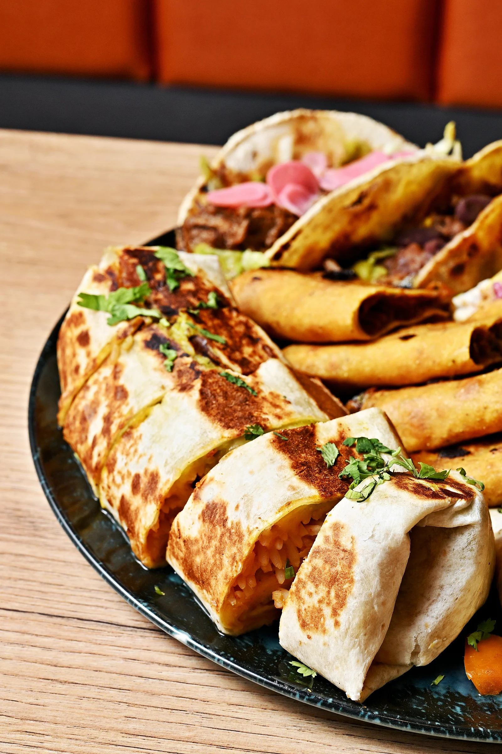 Degustační menu v Casa de Mateo: burrito, tacos i lahev prosecca, pro 2–⁠⁠⁠⁠⁠⁠4 osoby
