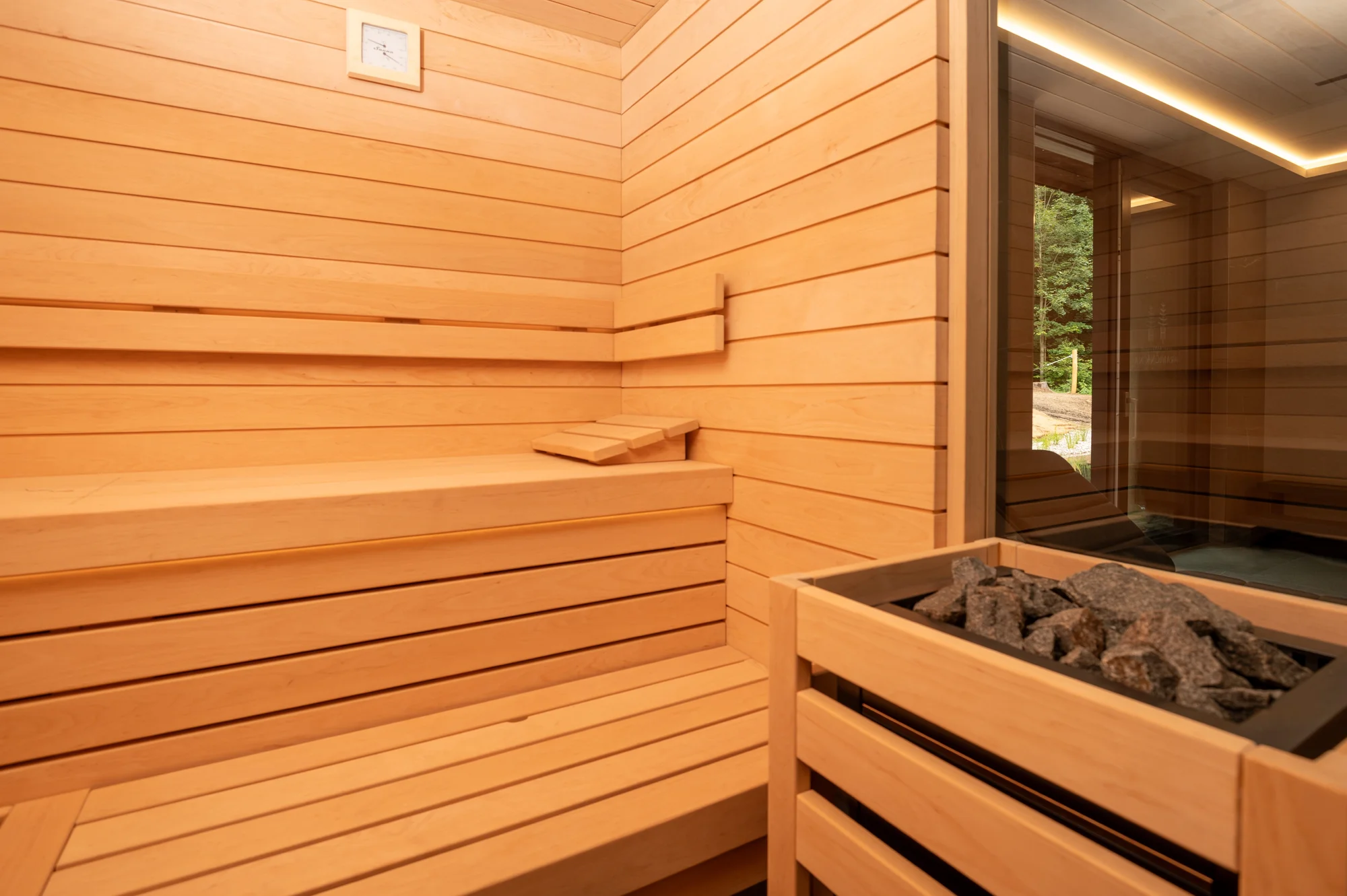 Luxusní dovolená v Jizerských horách: moderní apartmány až pro 7 osob, snídaně, privátní wellness