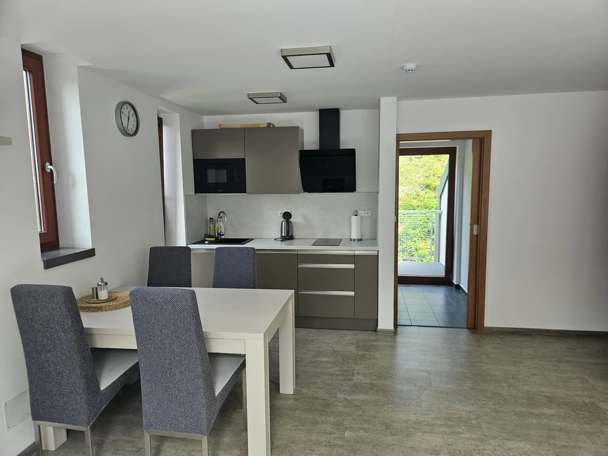 Dovolená v Moravském krasu: moderní apartmán až pro 4 osoby, vč. terasy či balkónu