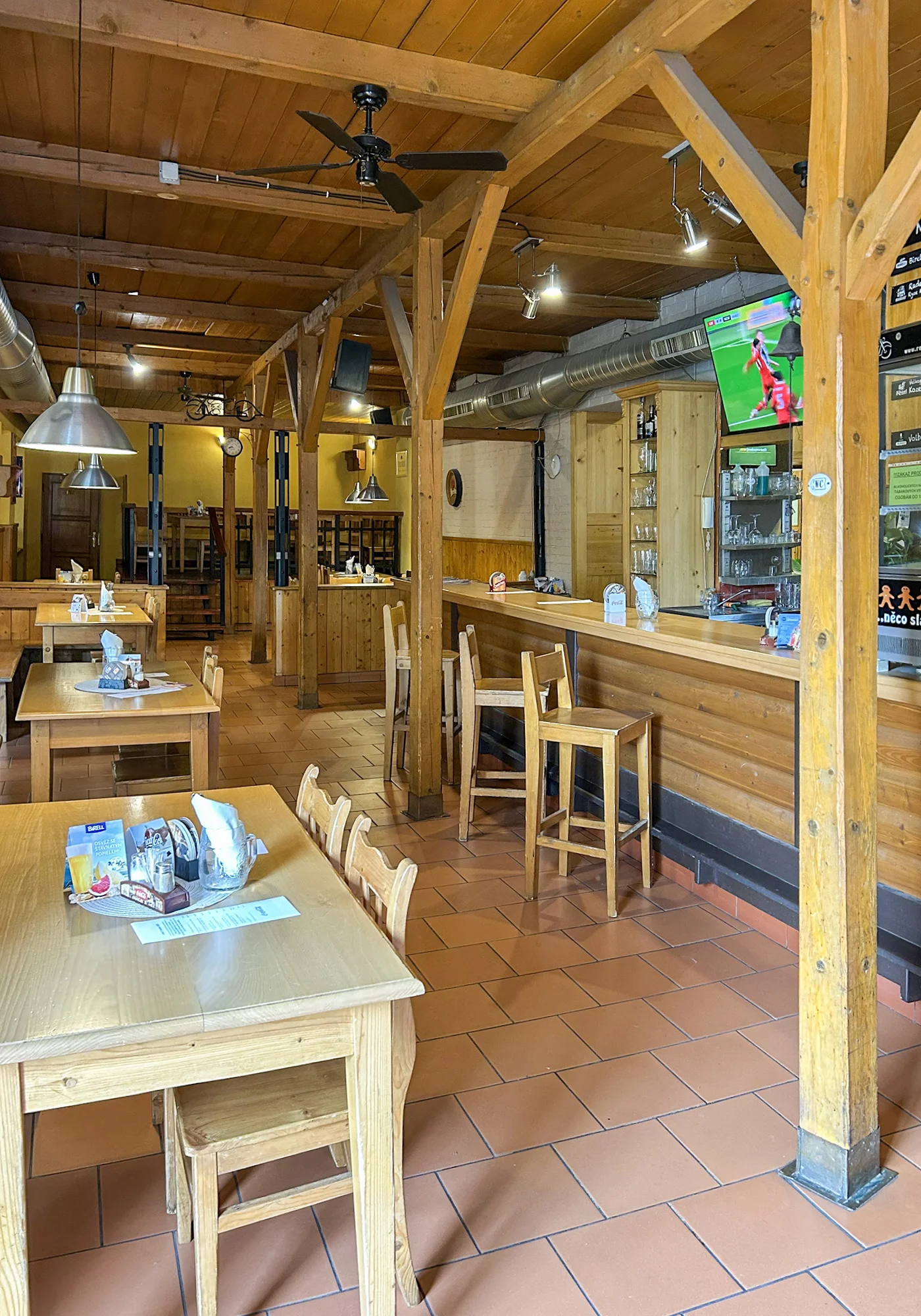 Luxusní Garage Burger, cibulové kroužky, BBQ omáčka a cola pro 1 nebo 2 osoby