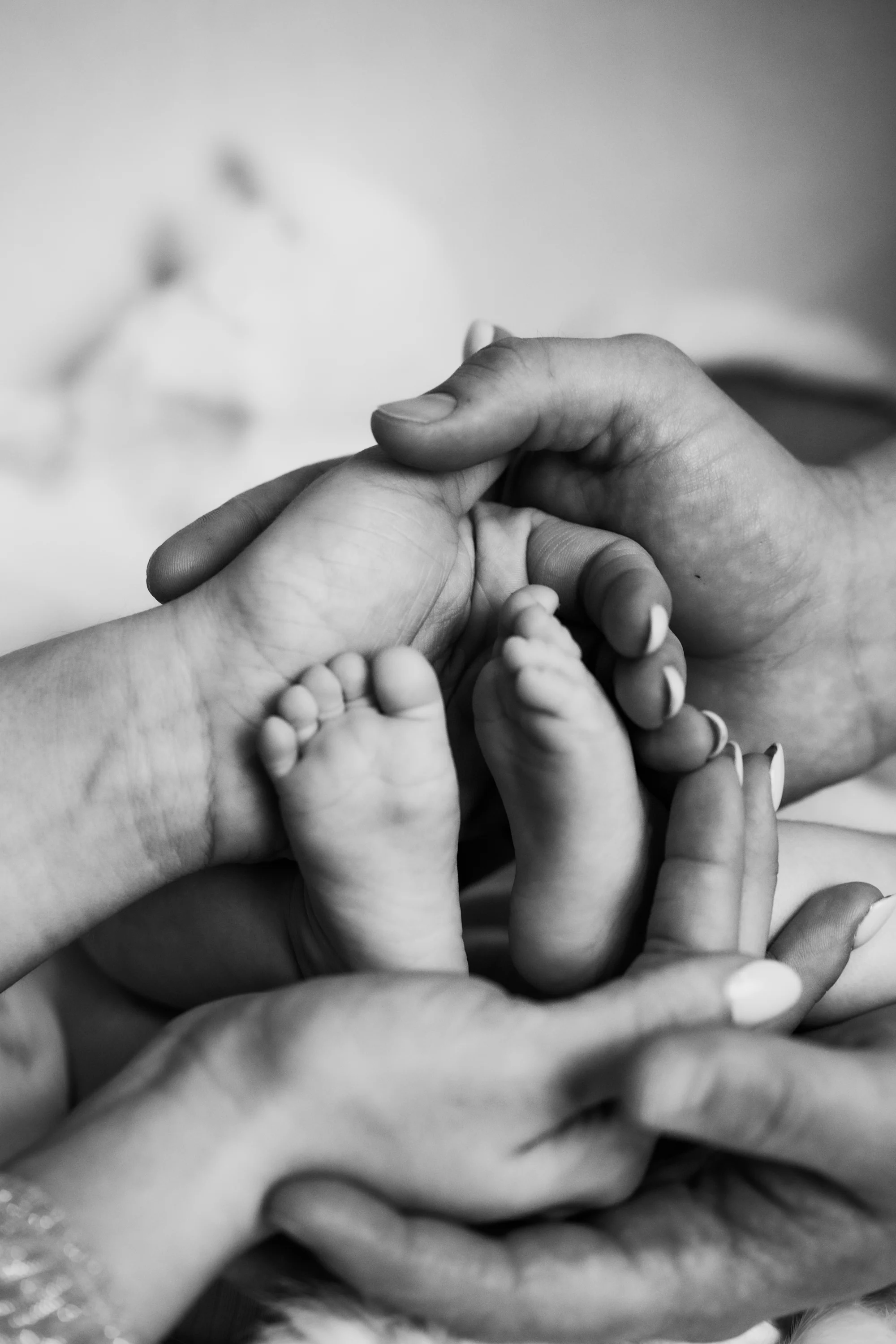 Profesionální focení v ateliéru i přírodě: newborn, rodiny, páry i narozeniny, 18 až 25 fotek