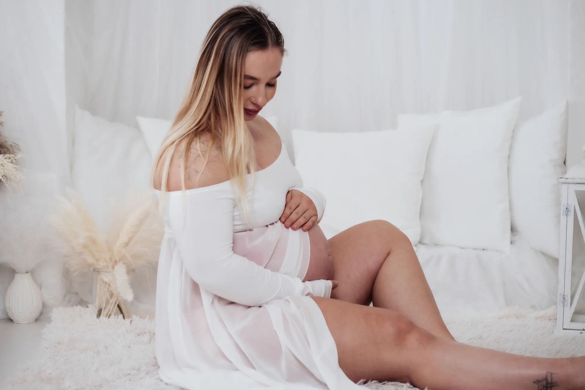 Profesionální focení v ateliéru i přírodě: newborn, rodiny, páry i narozeniny, 18 až 25 fotek