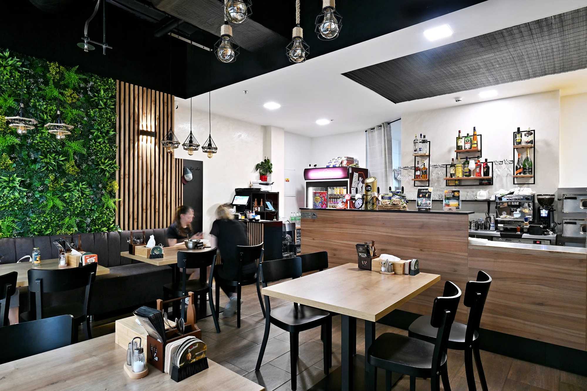 Italské speciality i pelmeně: otevřené vouchery na 300, 500 a 1000 Kč do restaurace v OC Řepy