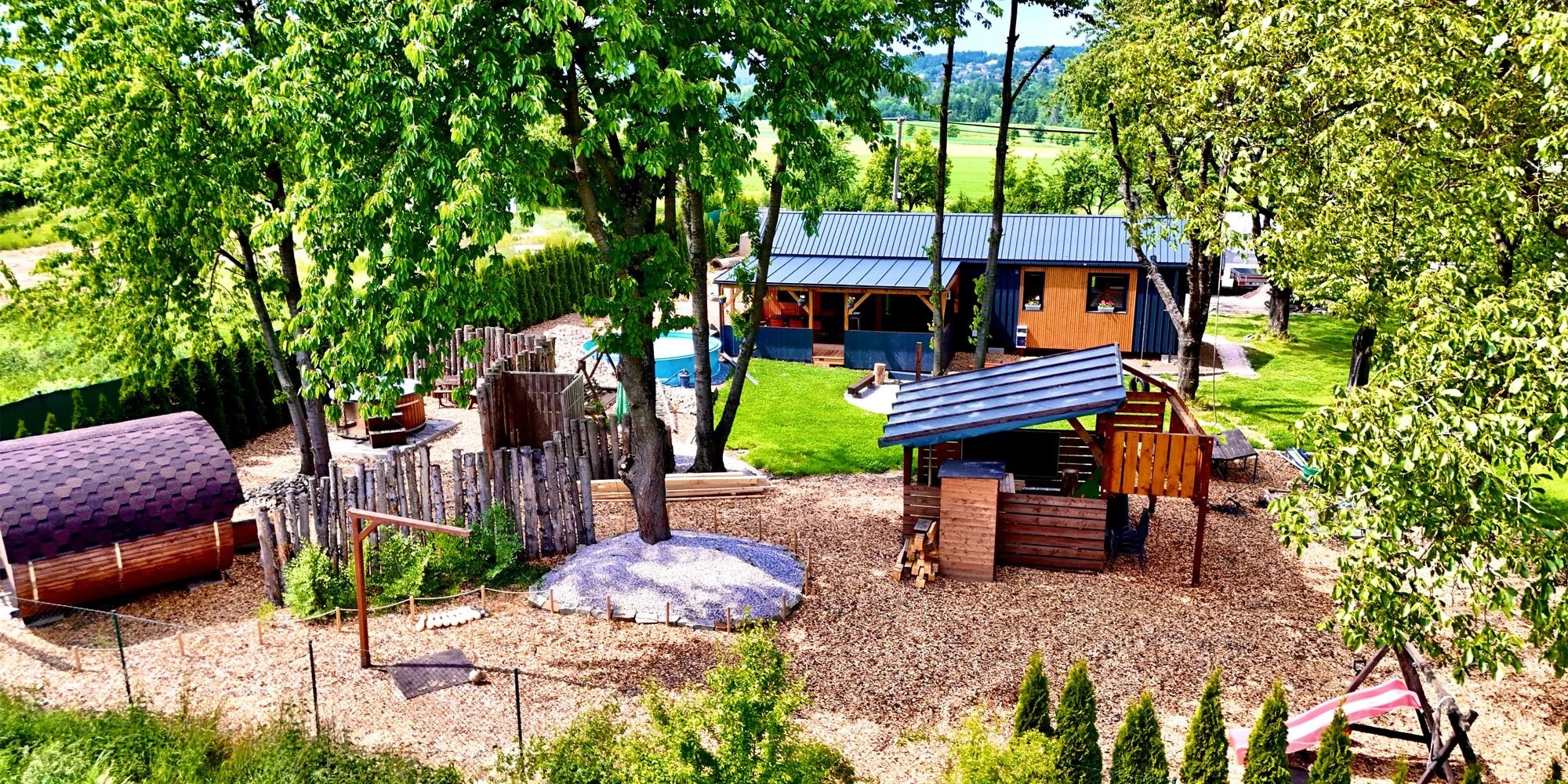 Glamping se saunou a venkovní vířivkou pro 4-8 osob