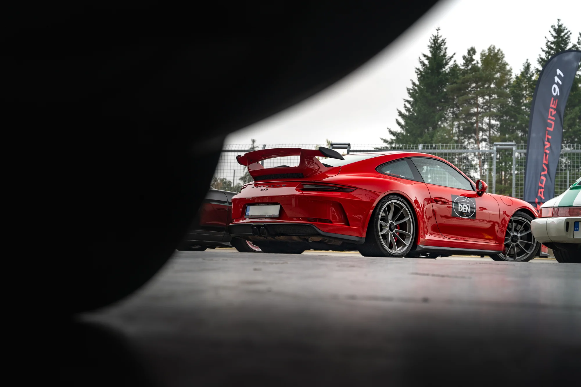 Jízda na závodním okruhu v Třinci, Brně či Mostě v legendárním voze Porsche: 1–5 kol