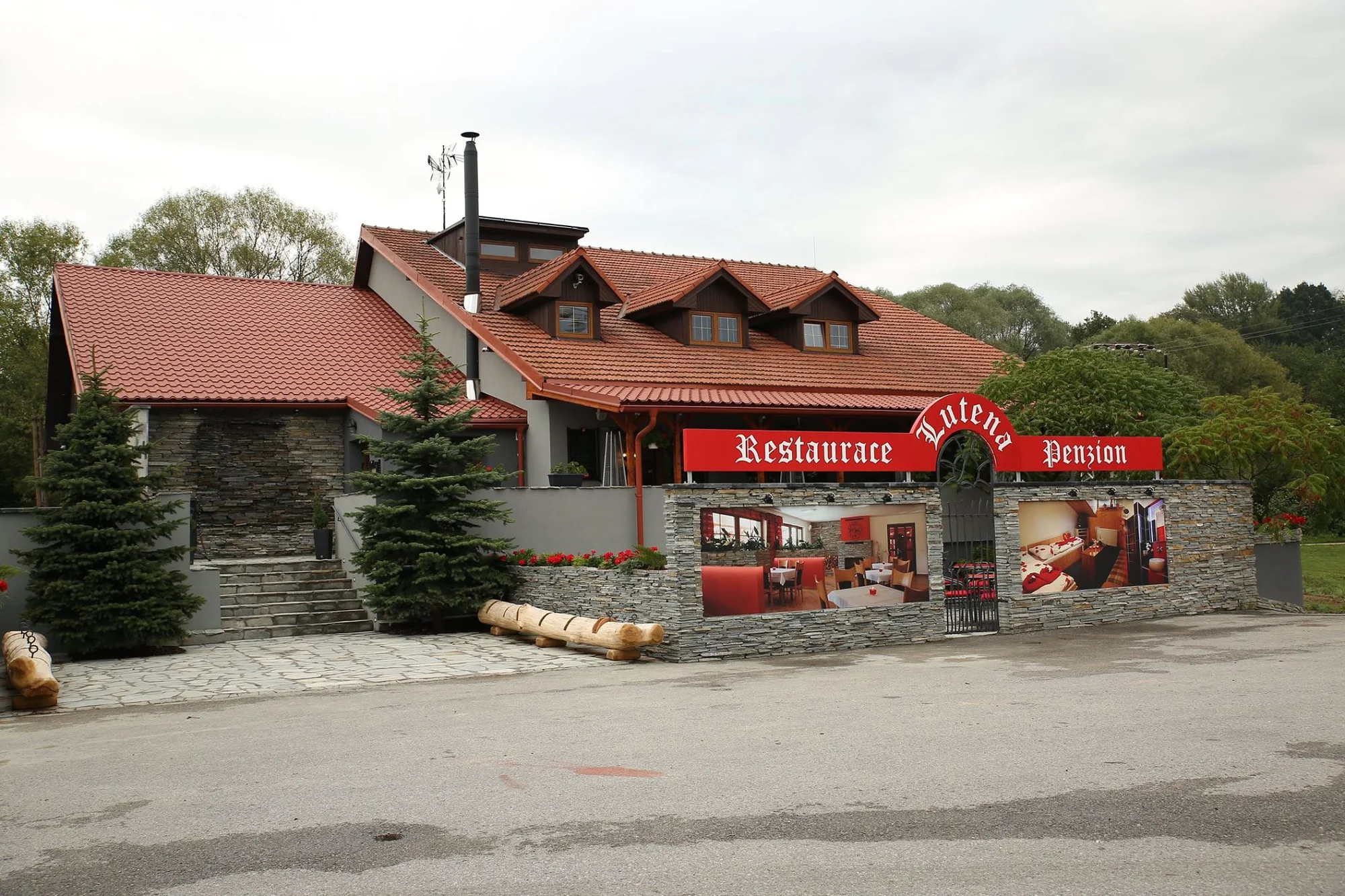 Relax ve Slezsku: pobyt s litrem rozlévaného vína, degustačním menu nebo vířivkou na pokoji