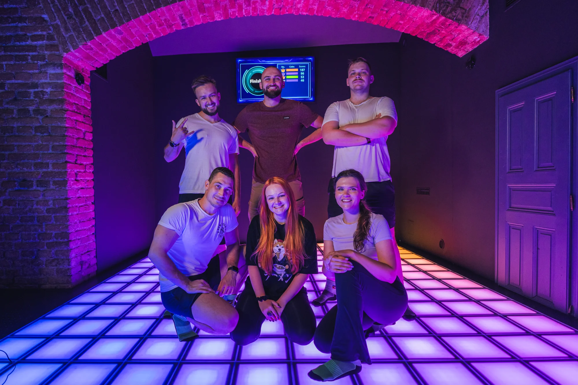 GlowStep: 55 min. pixelových her pro jednoho, dva i celou partu