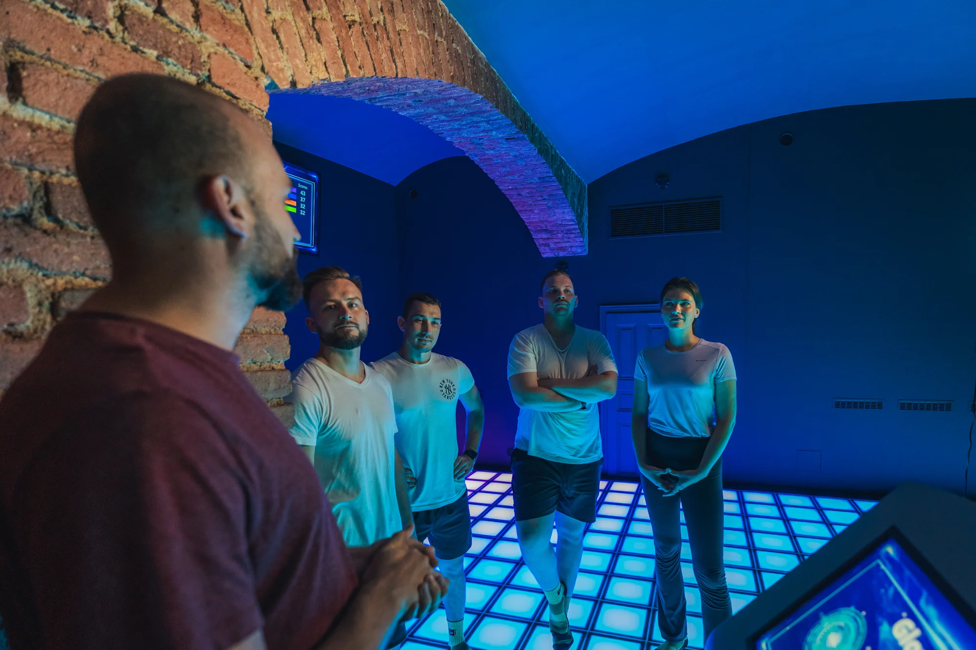 GlowStep: 55 min. pixelových her pro jednoho, dva i celou partu