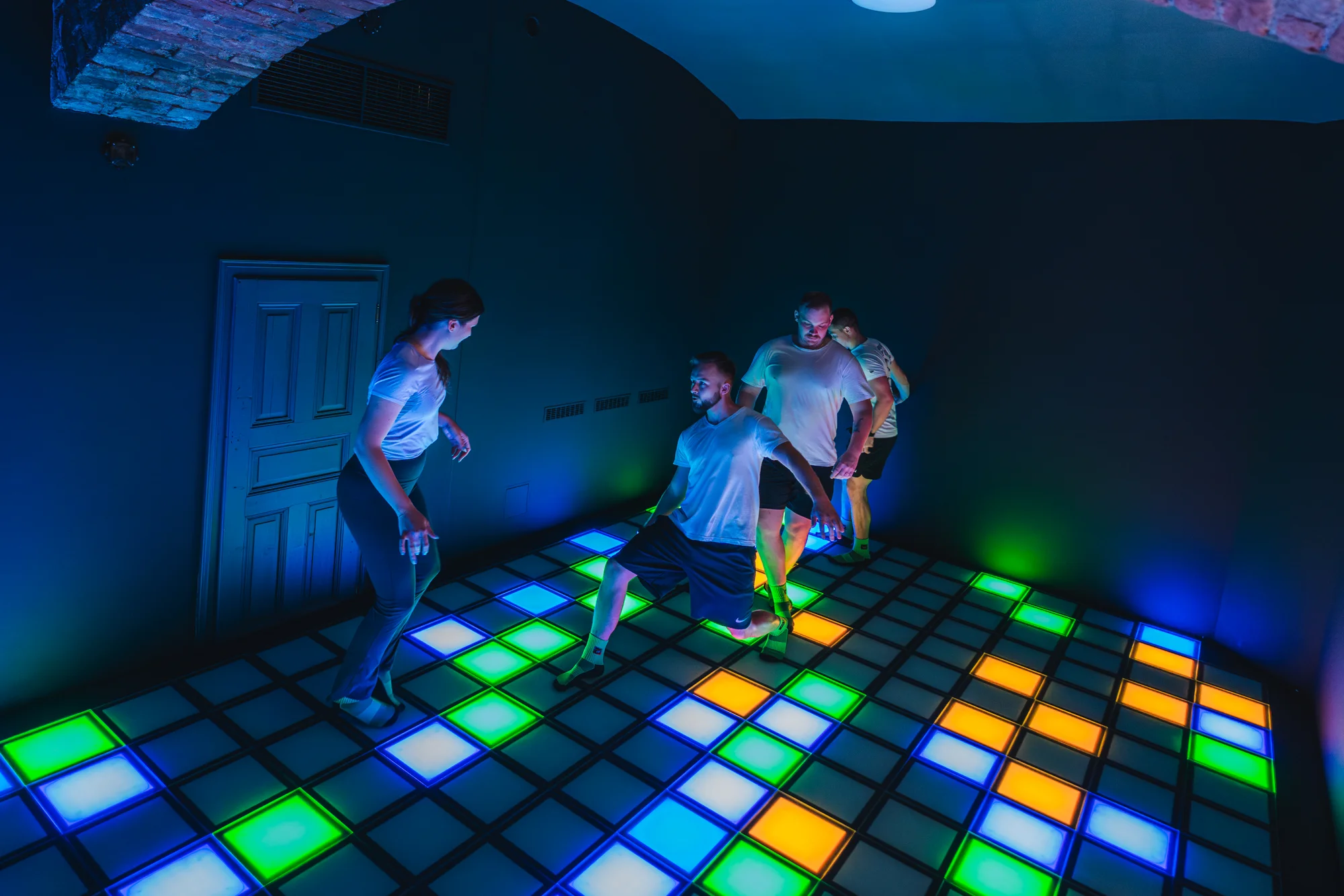 GlowStep: 55 min. pixelových her pro jednoho, dva i celou partu