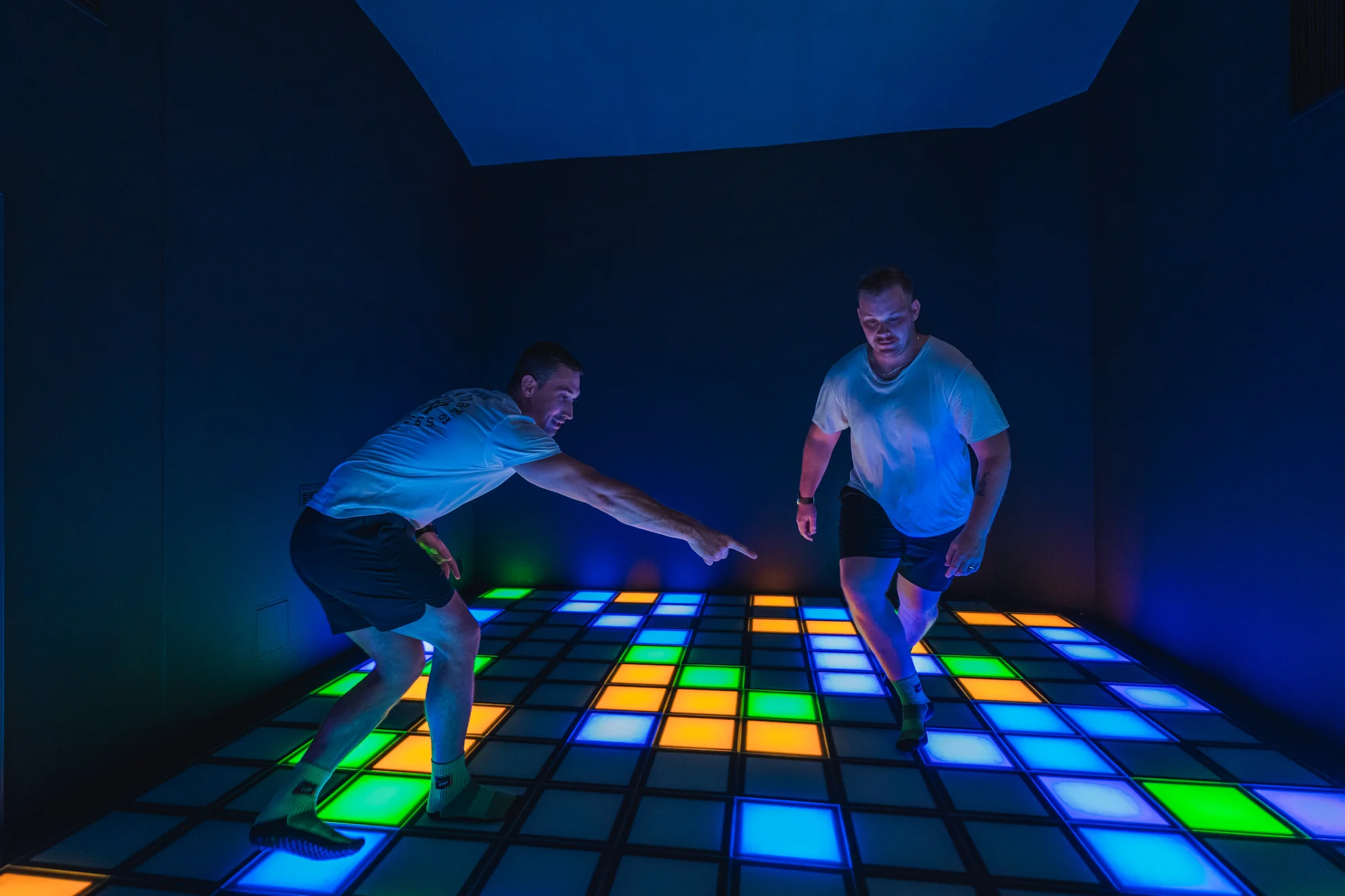 GlowStep: 55 min. pixelových her pro jednoho, dva i celou partu