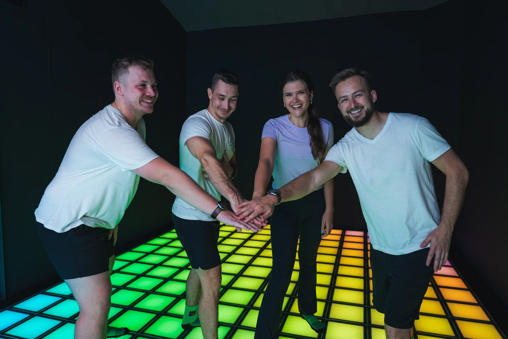 GlowStep: 55 min. pixelových her pro jednoho, dva i celou partu