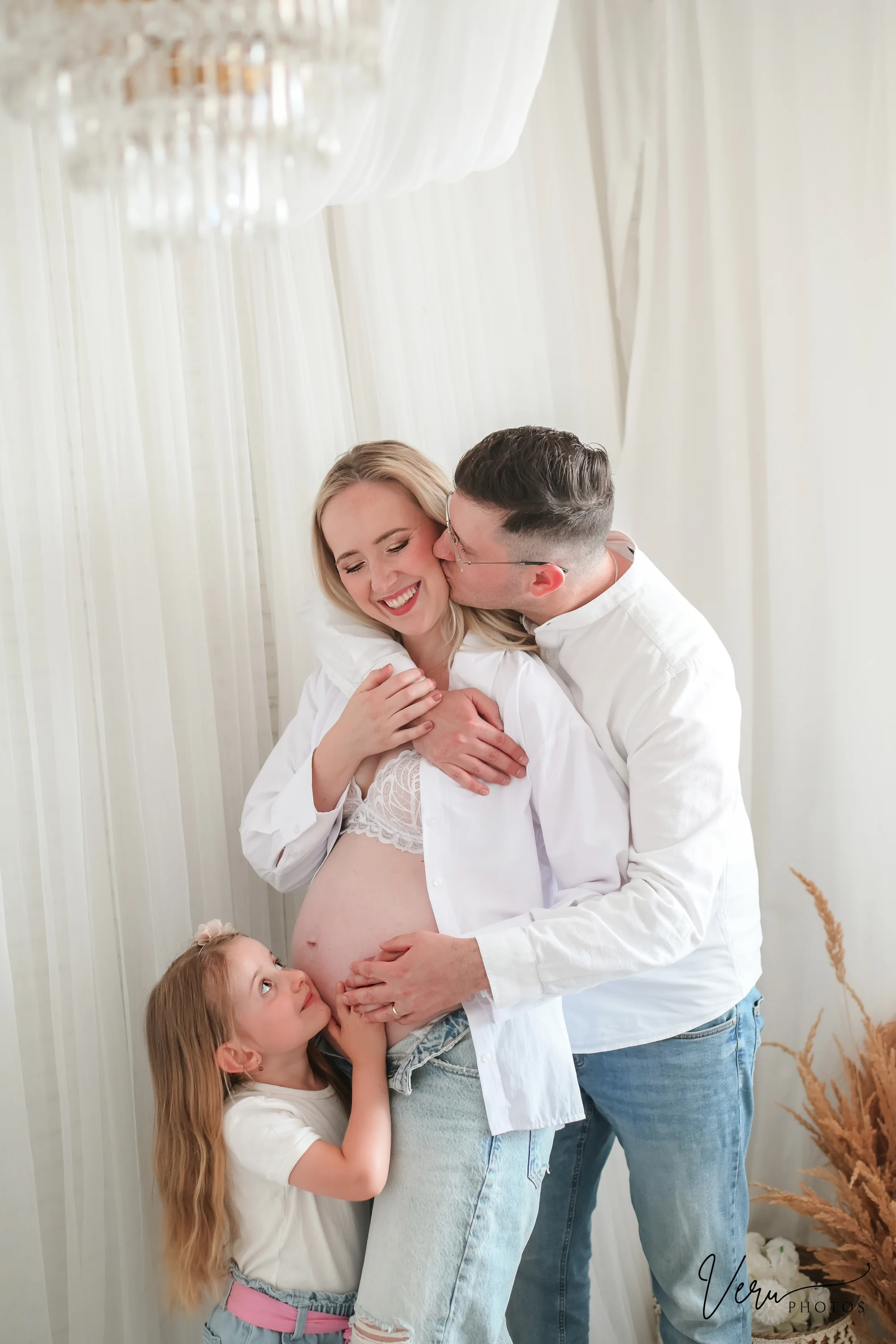 Ateliérové těhotenské focení & milkbath: sama, s partnerem či rodinou, 5 až 15 fotografií
