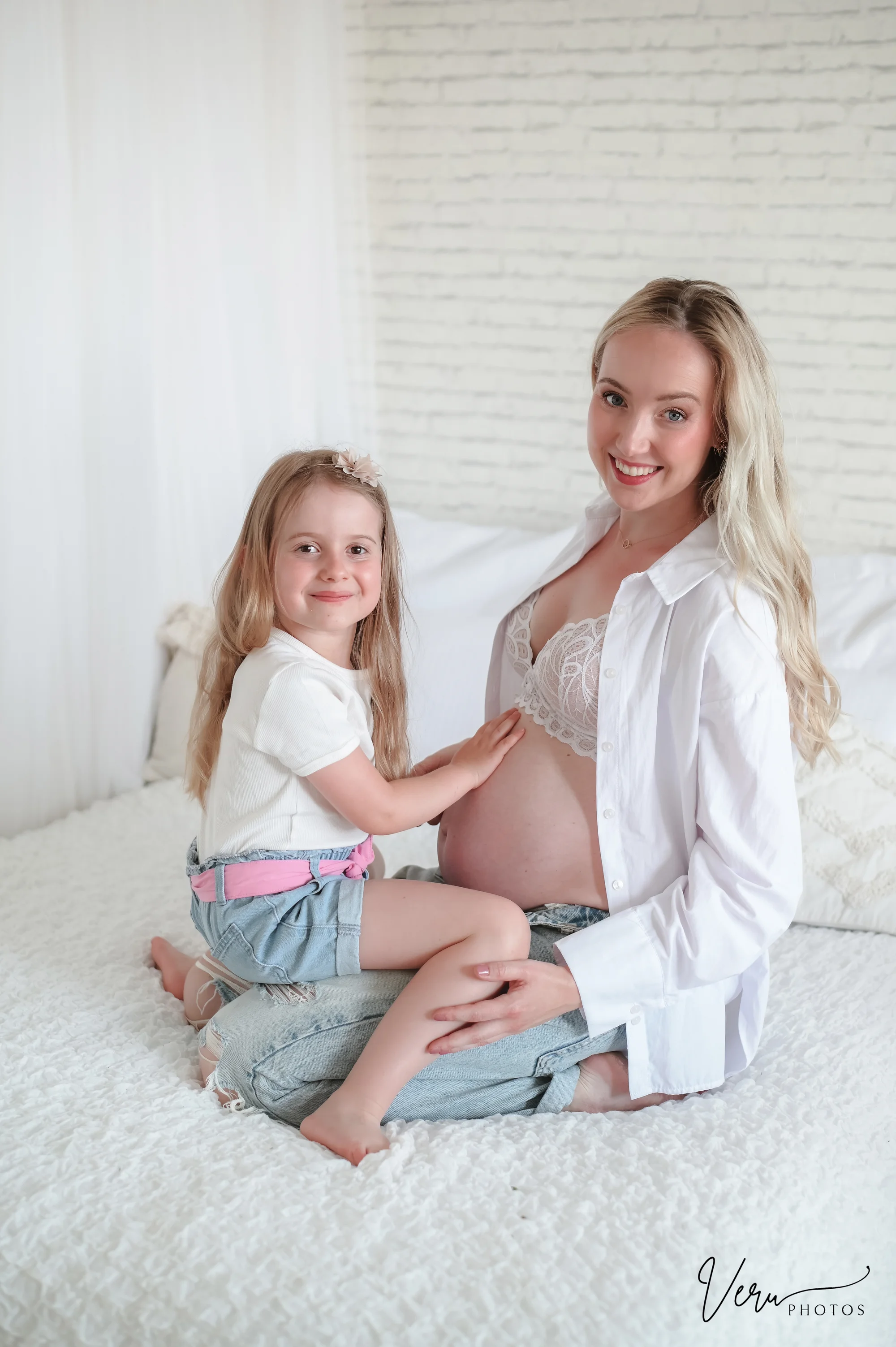Ateliérové těhotenské focení & milkbath: sama, s partnerem či rodinou, 5 až 15 fotografií
