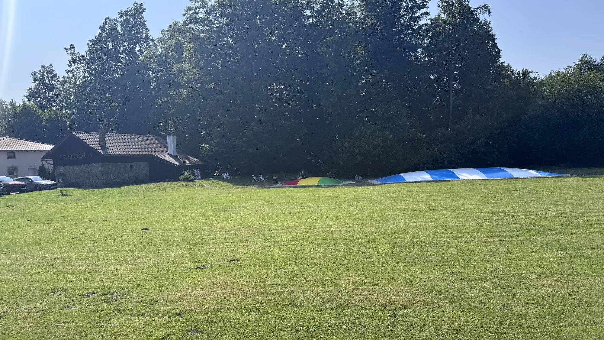 Celodenní vstup na nafukovací trampolíny a hranolky k tomu: pro 1-2 děti