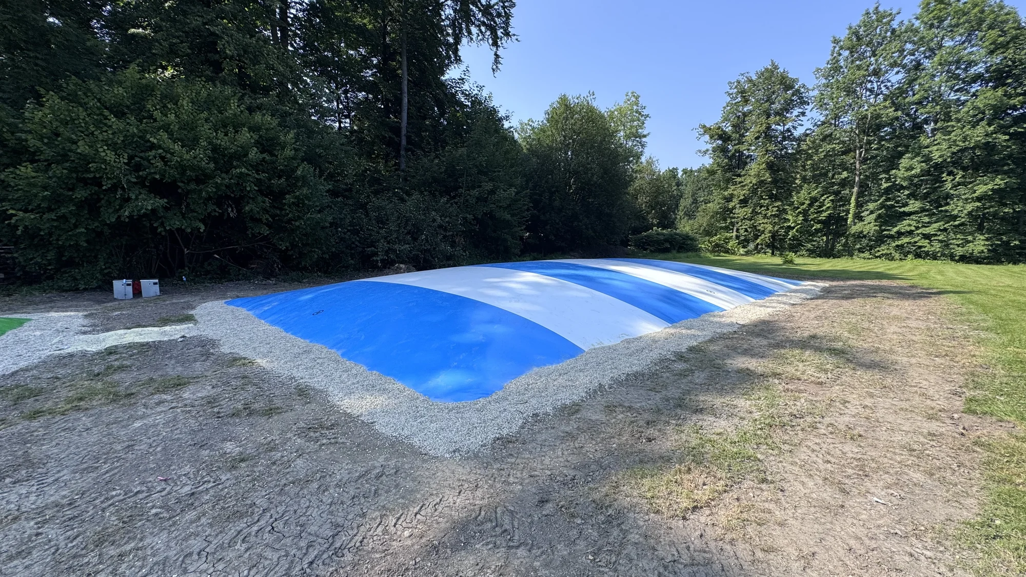 Celodenní vstup na nafukovací trampolíny a hranolky k tomu: pro 1-2 děti