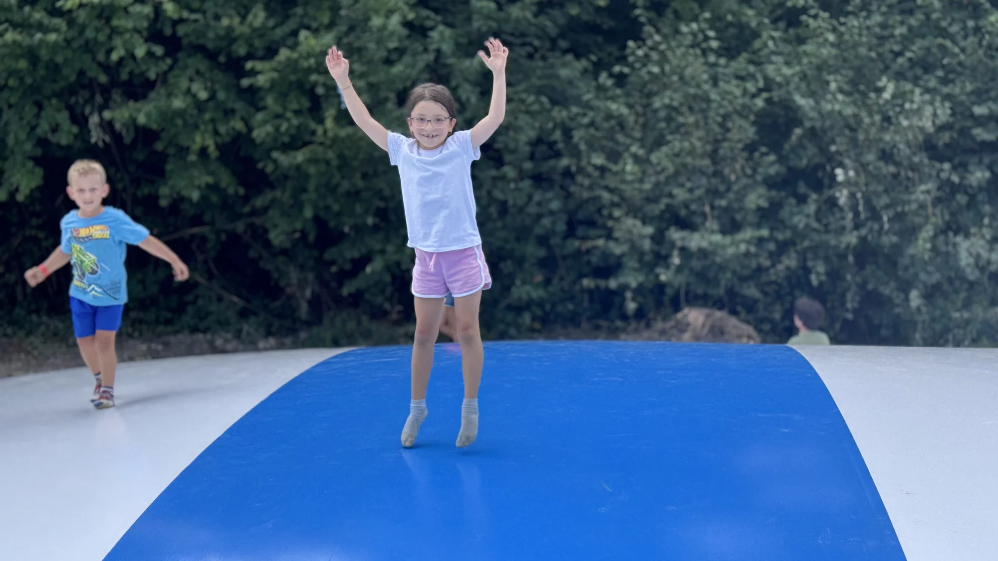 Celodenní vstup na nafukovací trampolíny a hranolky k tomu: pro 1-2 děti