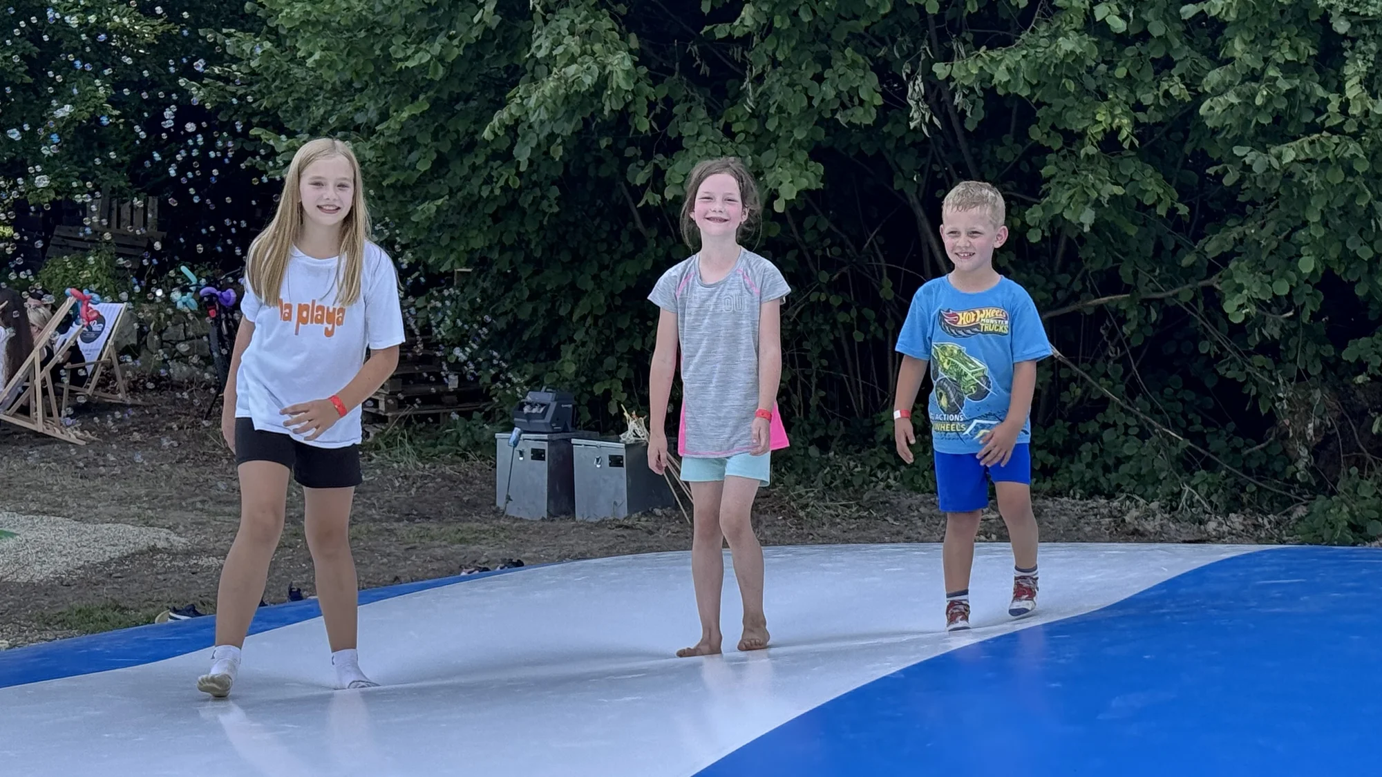 Celodenní vstup na nafukovací trampolíny a hranolky k tomu: pro 1-2 děti