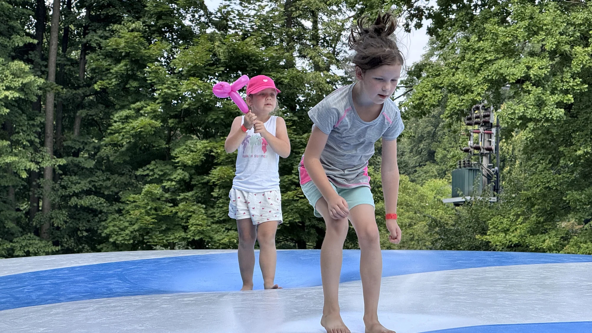Celodenní vstup na nafukovací trampolíny a hranolky k tomu: pro 1-2 děti