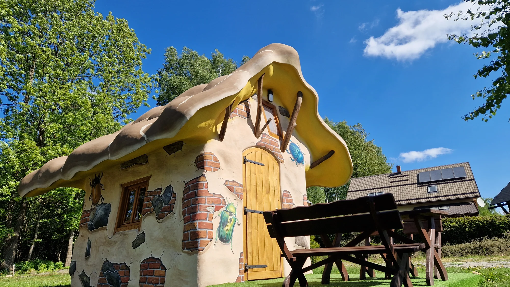 Chaloupky v Pekle Čertovina: polopenze i bazén a sleva na vstup do Pohádkové vesničky